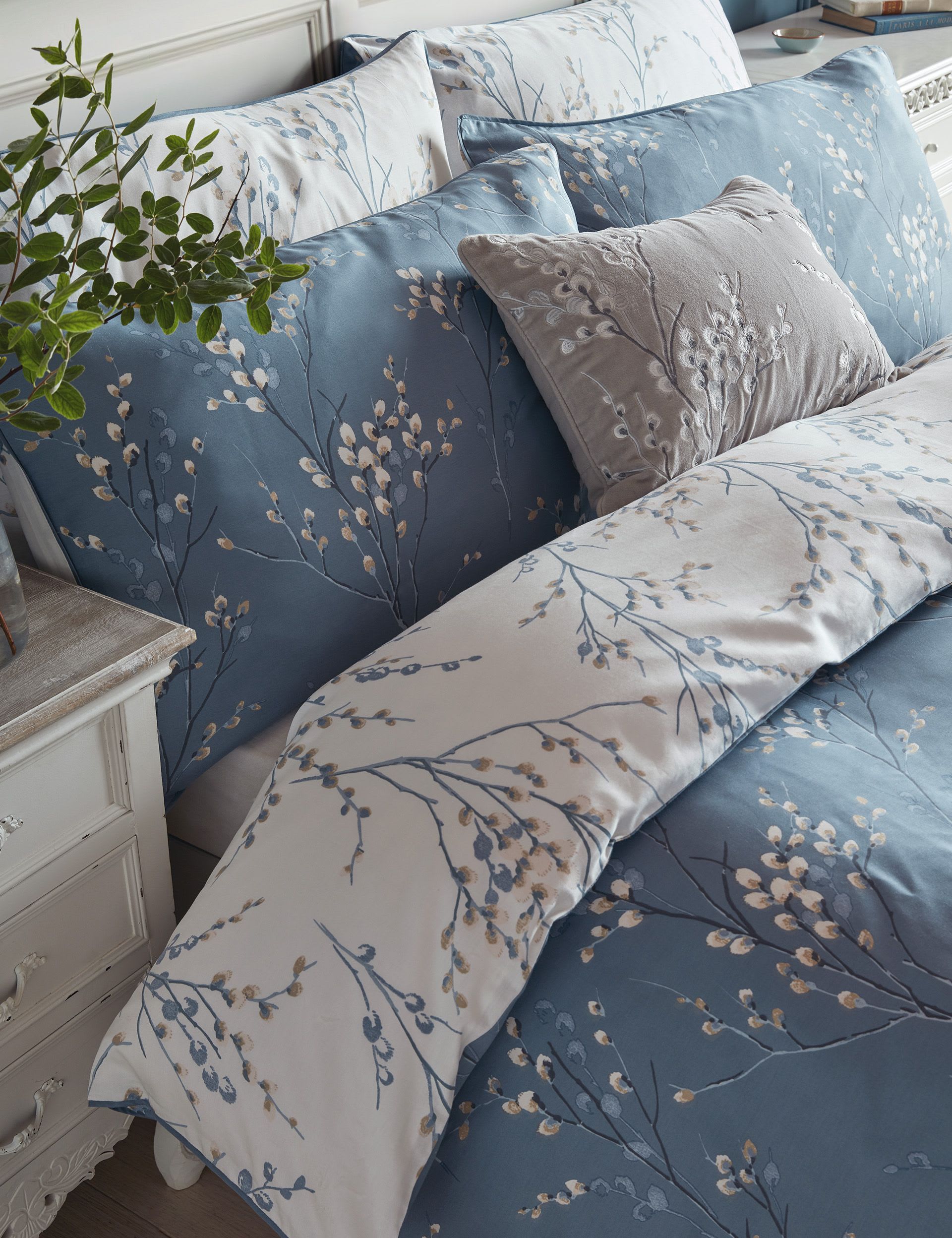 2pk Pure Cotton Sateen Pussy Willow Pillowcases Laura Ashley M S