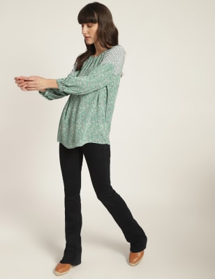 

Marks & Spencer Pure Viscose Printed Key Hole Neck Blouse (FEMALE, GREEN MIX, 12)