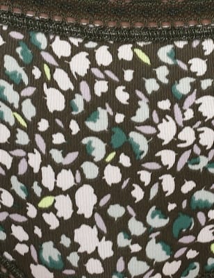 INT 5P MF LACE FLORAL SHORT, GREEN MIX, swatch