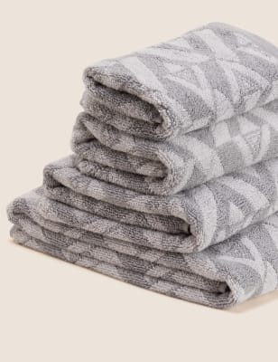 

Marks & Spencer Pure Cotton Geometric Towel (GREY MIX, BATH)