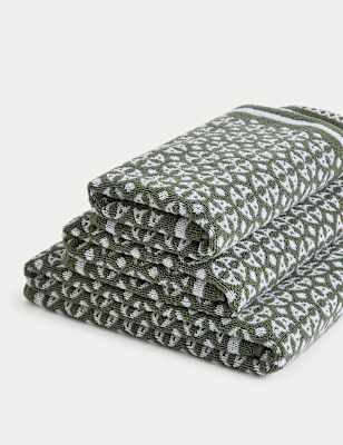 

M&S Collection Pure Cotton Geometric Towel - Forest Green, Forest Green