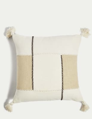 

M&S Collection Cojín 100% algodón con bordado con borlas - Mezcla De Tonos Crudos, Mezcla De Tonos Crudos