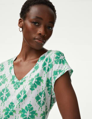 

Womens M&S Collection Cotton Rich V-Neck Printed Longline T-Shirt - Green Mix, Green Mix