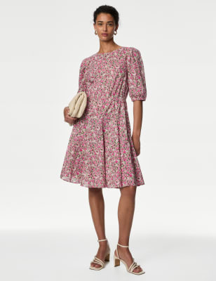 

Womens M&S Collection Tailliertes Minikleid aus reiner Baumwolle mit Muster - Pink Mix, Pink Mix