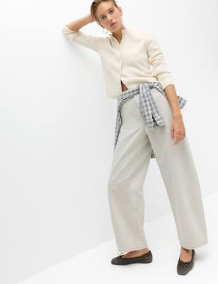 Womens M&S Relaxed Mid Rise Cinch Barrel Jeans, Oyster