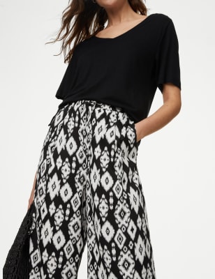 

Womens M&S Collection Printed Wide Leg Cropped Trousers - Black Mix, Black Mix