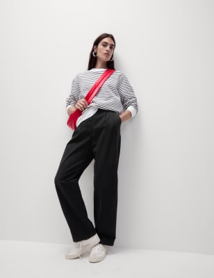 

Womens M&S Collection Chinohose mit geradem Bein, hohem Baumwollanteil und Bundfalten vorne - Black, Black