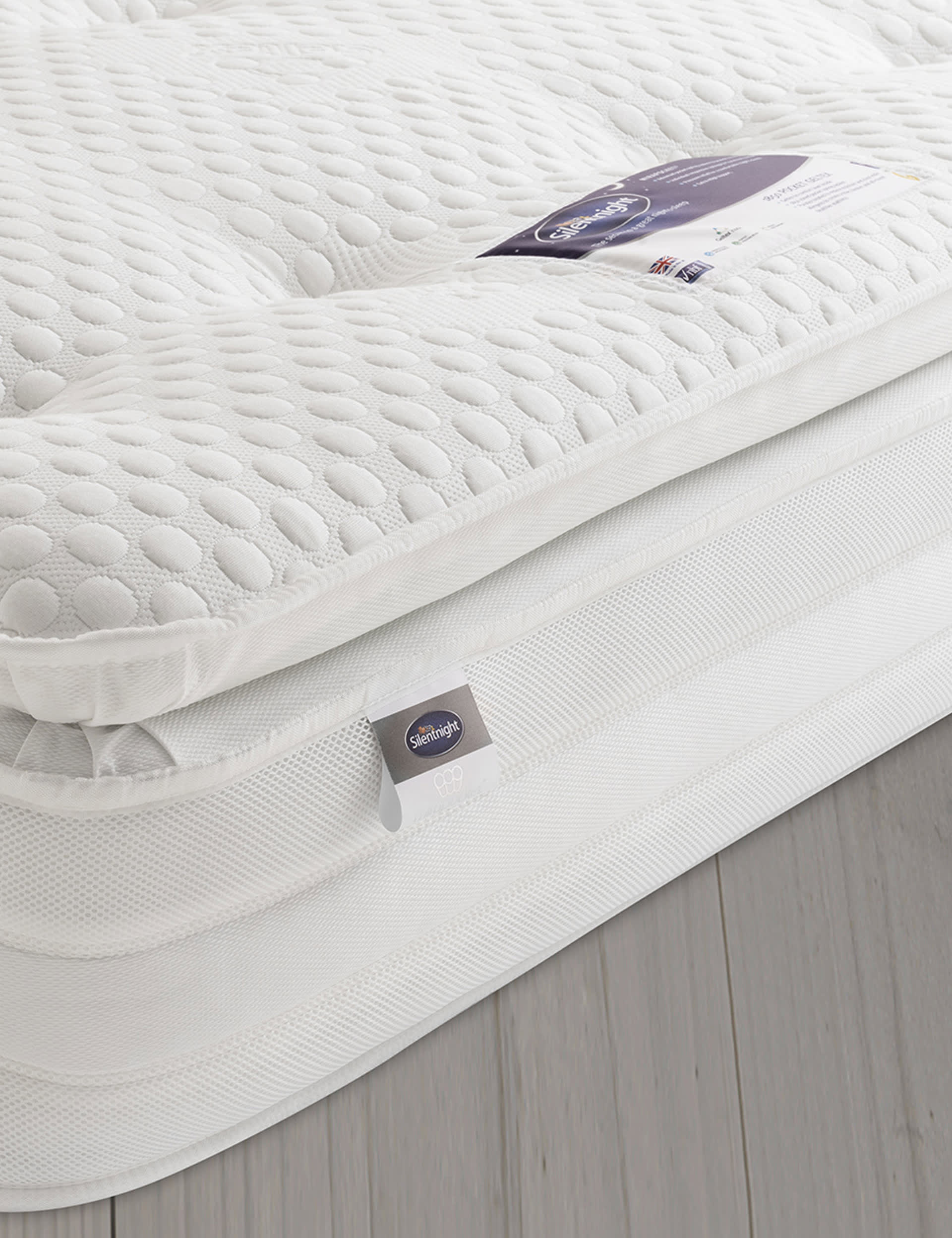 Silentnight 2000 Pocket Spring Pillowtop Mattress - 4FT6 - White, White