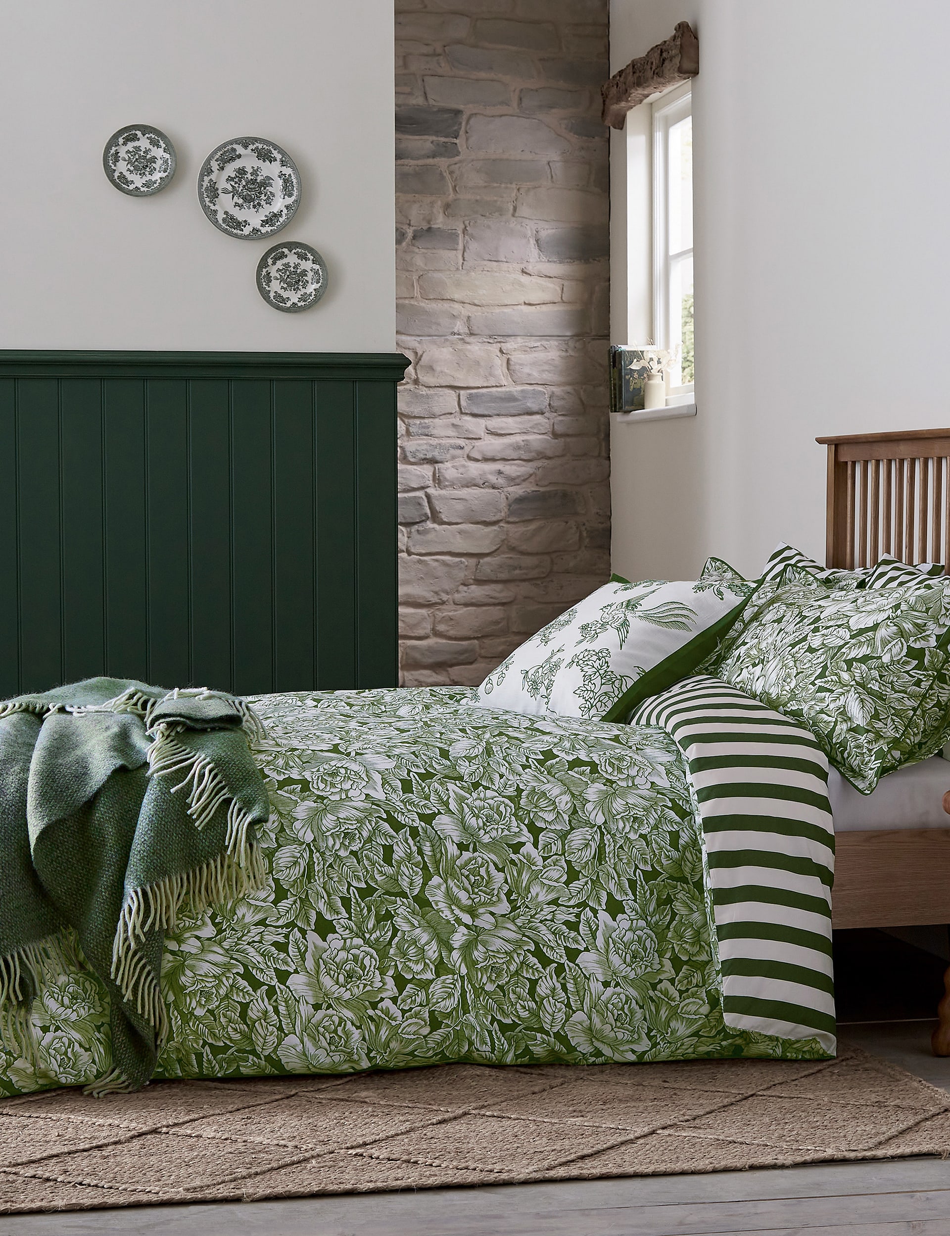 Burleigh X Bedeck Of Belfast Pure Cotton Hibiscus Bedding Set - 5FT - Green, Green