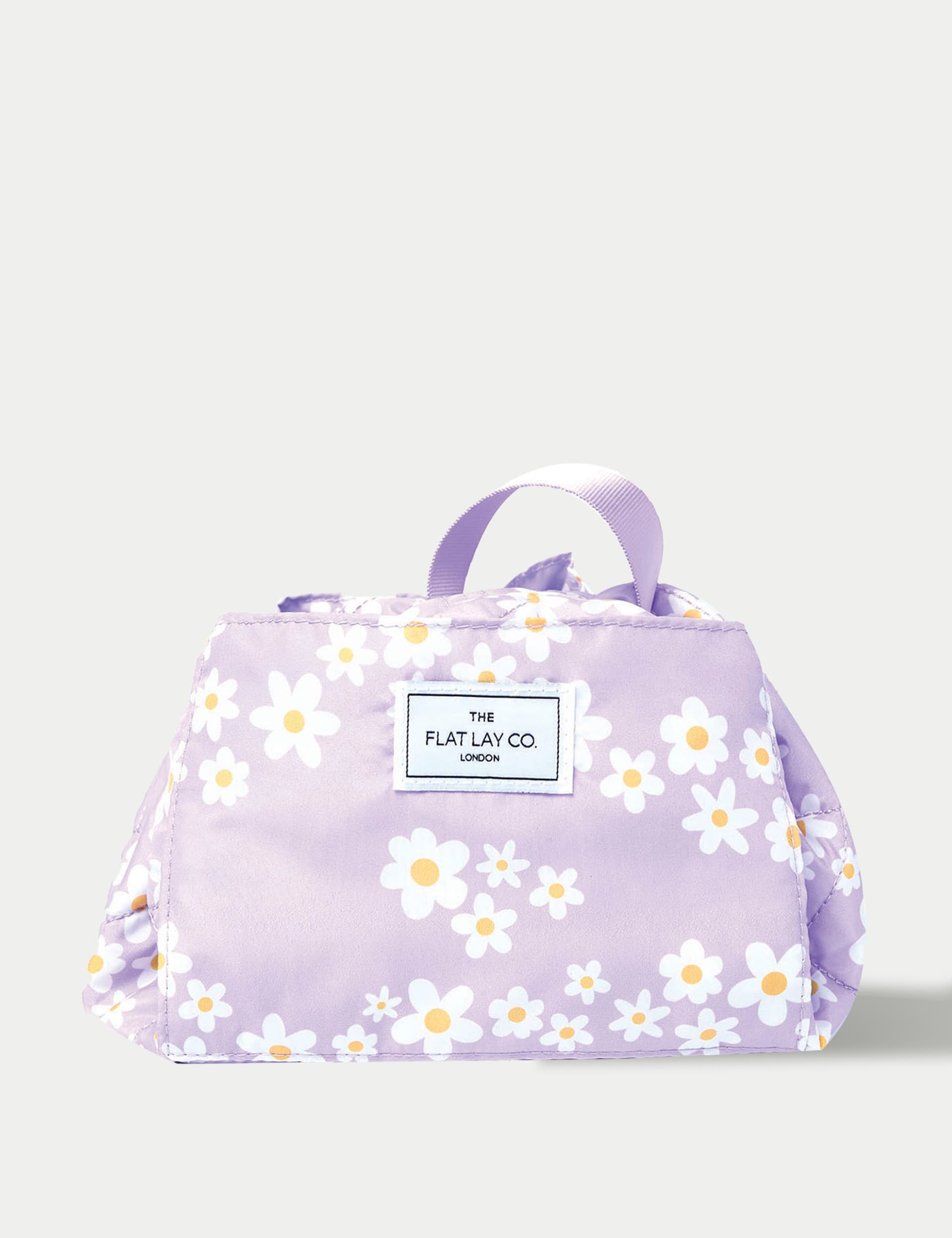 Flat Lay Co Women's Drawstring Flat Lay Makeup Bag In Lilac Daisy