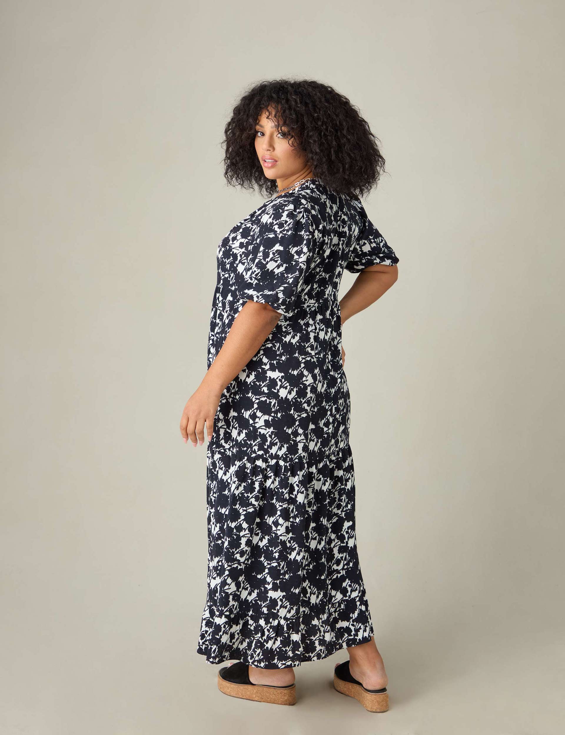 Live Unlimited London Women's Floral V-Neck Maxi Tea Dress - 18REG - Black Mix, Black Mix