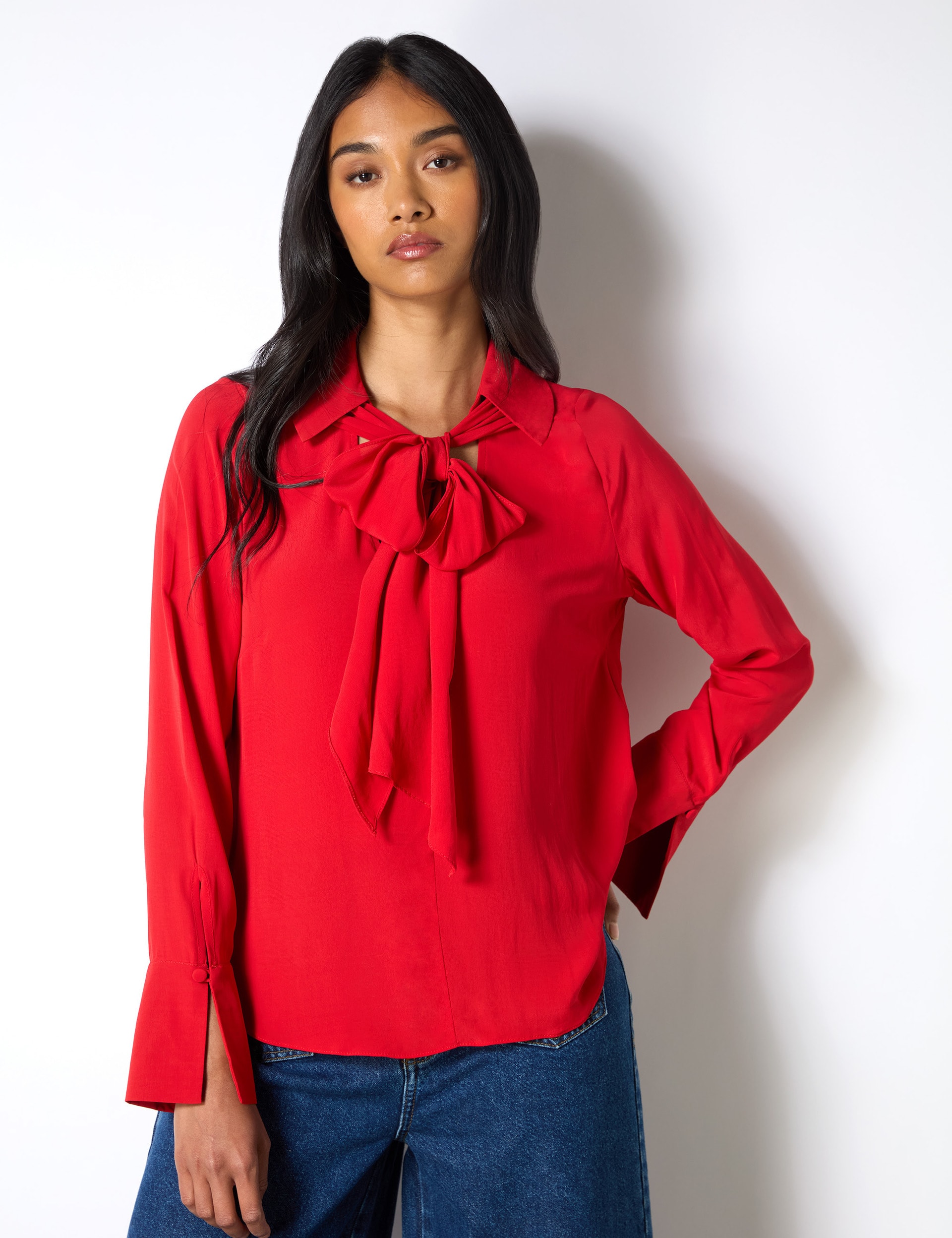 Ro&Zo Women's V-Neck Tie Neck Relaxed Top - 6REG - Red, Black,Red