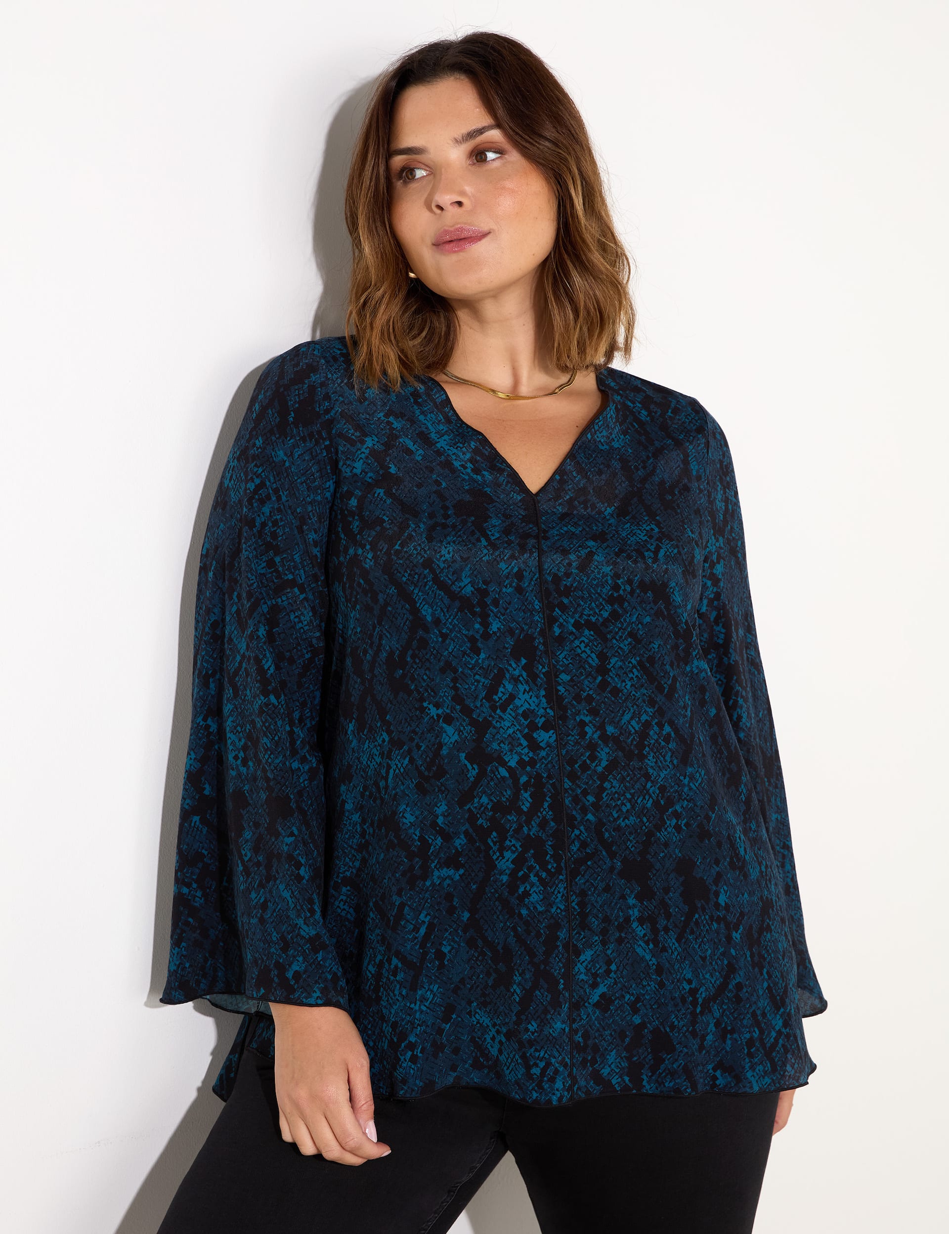 Live Unlimited London Women's Snake Print V-Neck Blouse - 16 - Blue Mix, Blue Mix