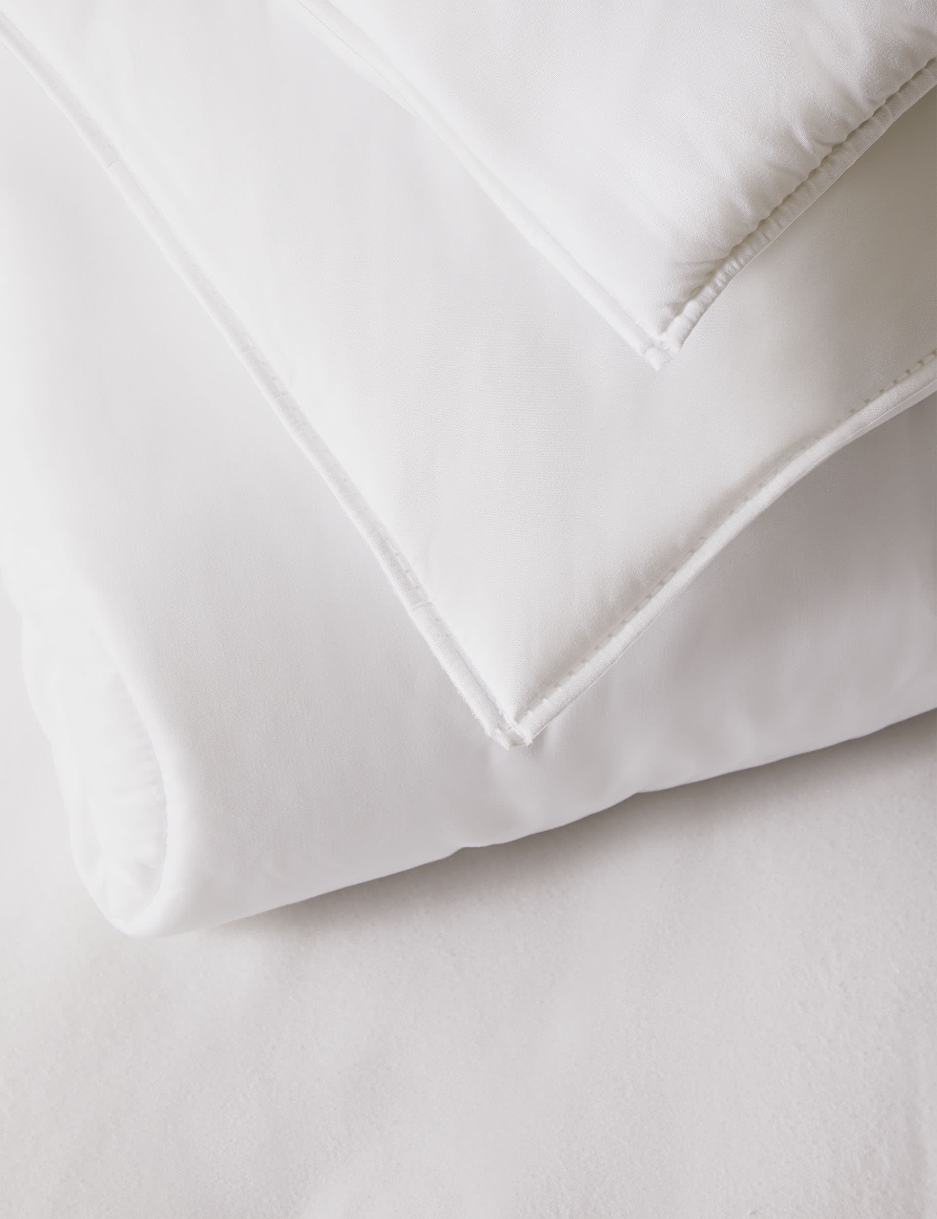 M&S Collection Anti Allergy Plus 13.5 Tog Duvet - 6FT - White, White