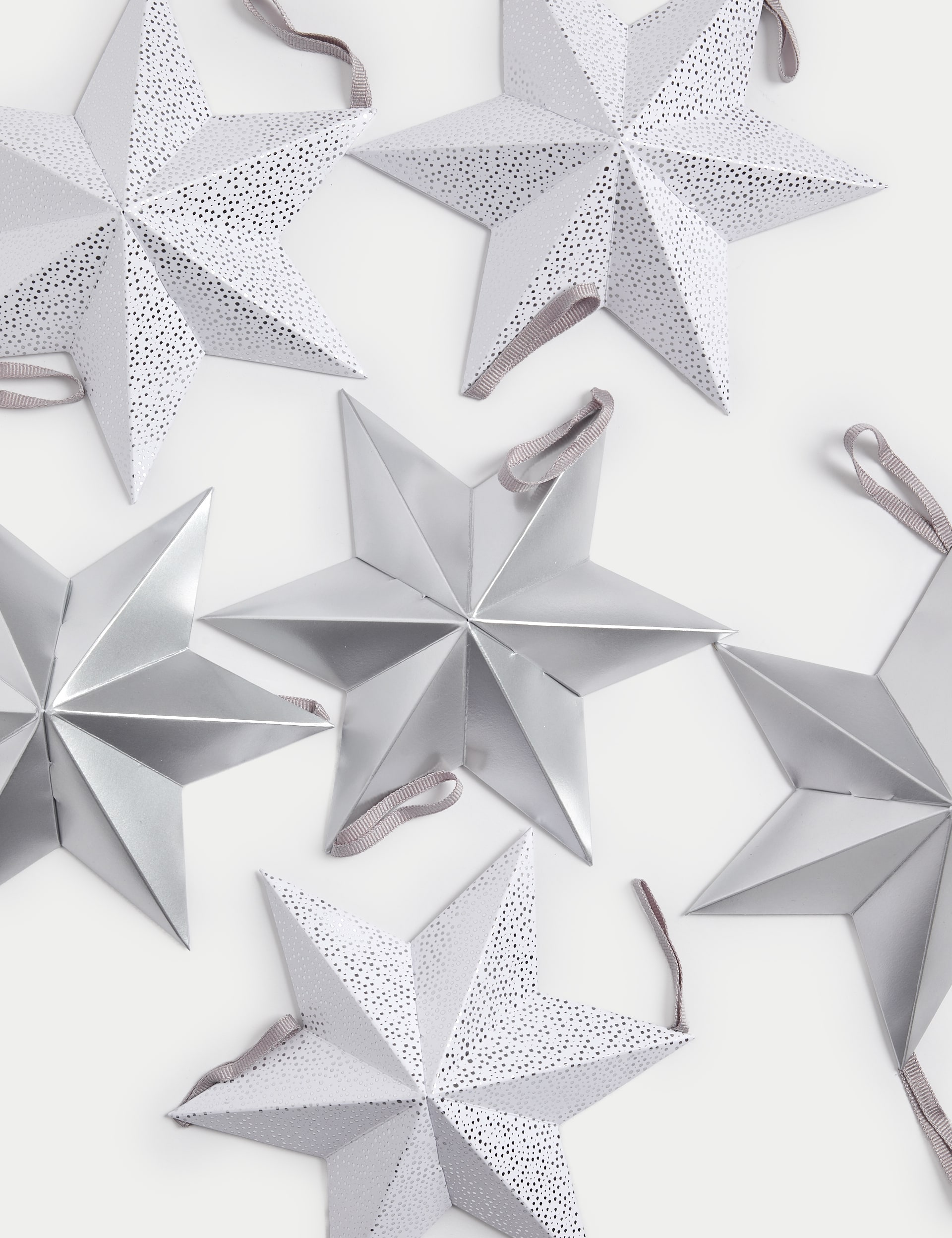 M&S 6 Star-Shaped Christmas Crackers - Silver & White Design