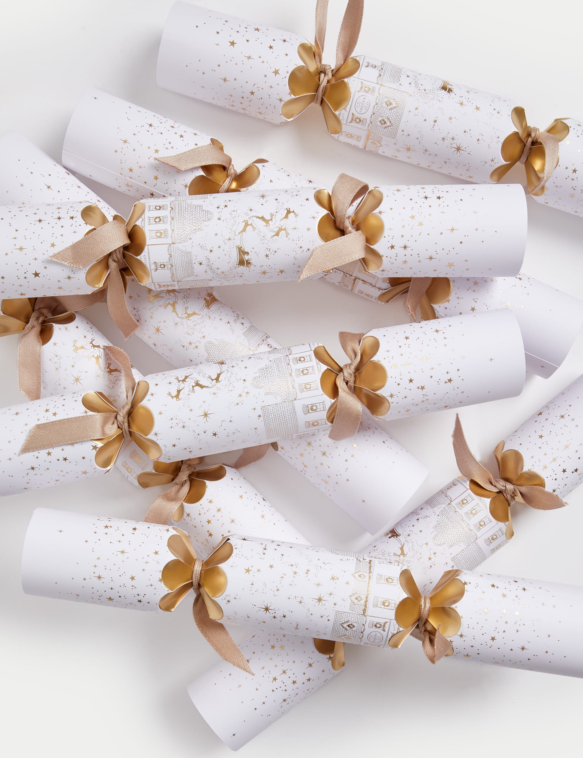 M&S 8 Luxury Christmas Crackers - White & Gold Design