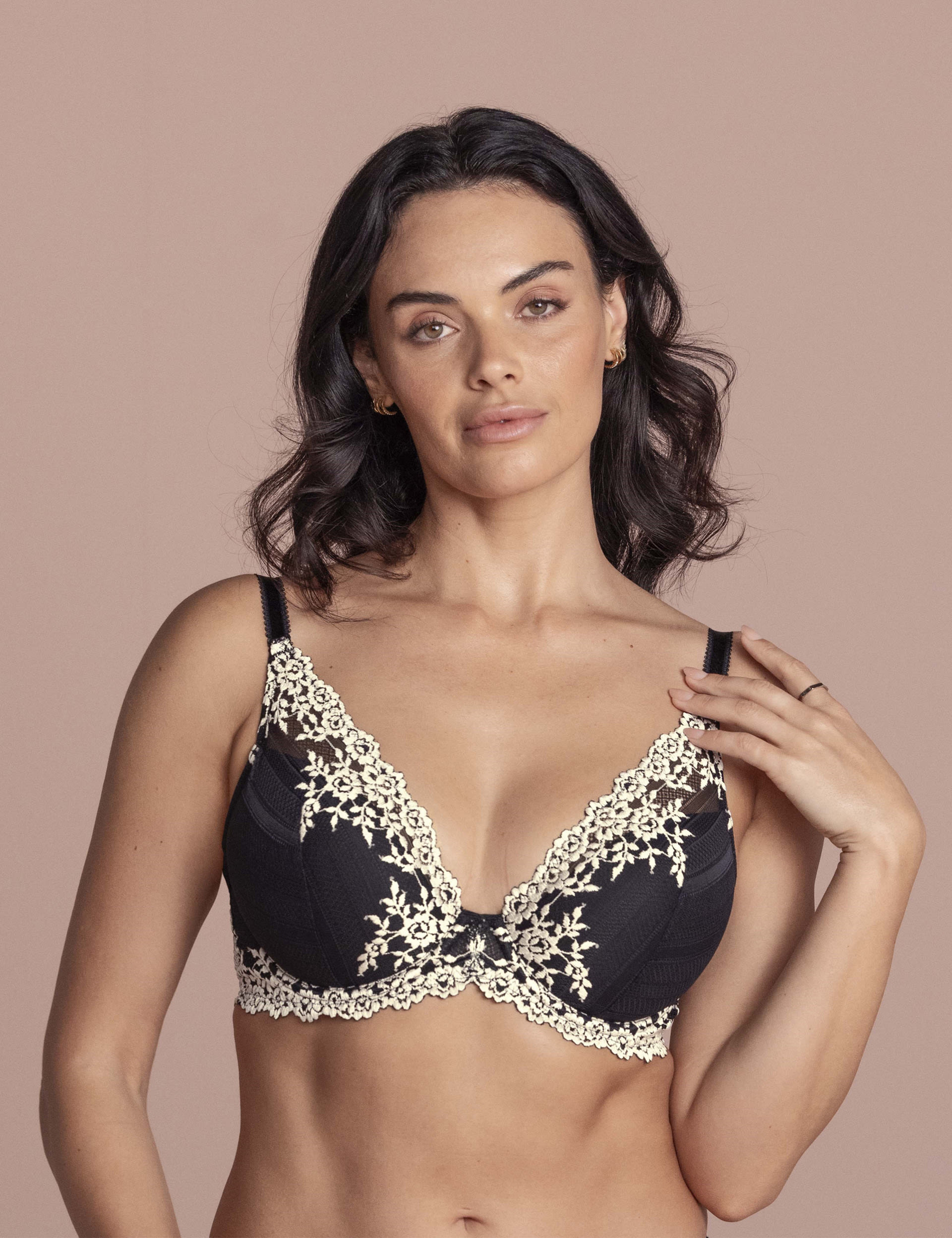 Wacoal Women's Embrace Floral Lace Wired Plunge Bra - 34B - Beige Mix, Beige Mix,Blue,Black Mix