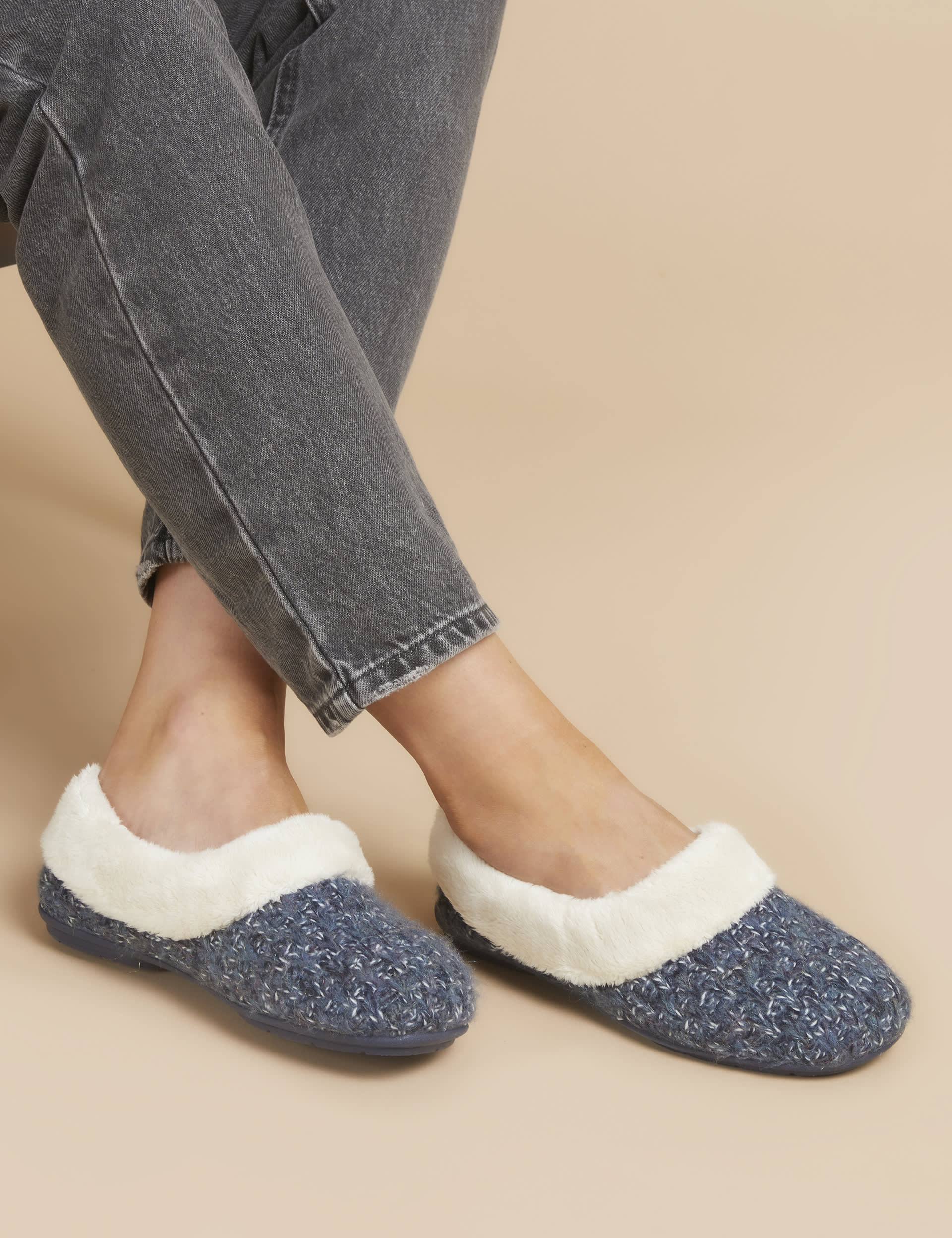 Jones Bootmaker Women's Faux Fur Lined Round Toe Slippers - 5 - Navy, Navy,Pink