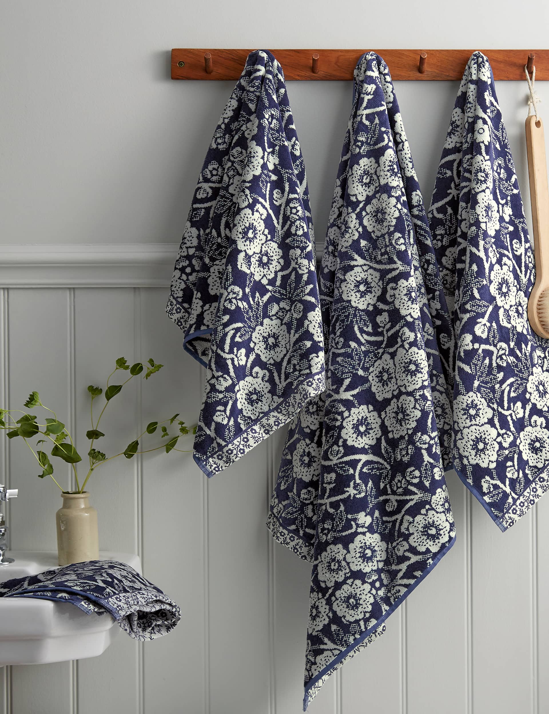 Burleigh X Bedeck Of Belfast Pure Cotton Calico Floral Towel - HAND - Blue, Blue