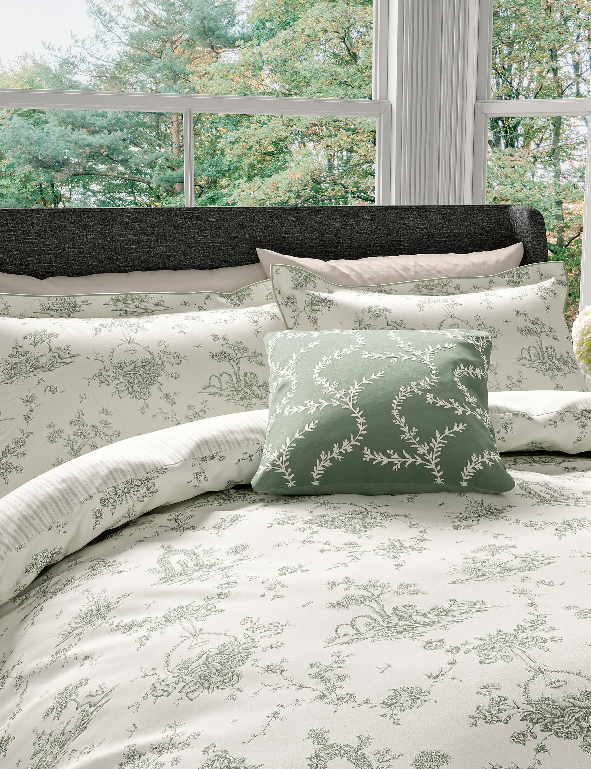 V&A Pure Cotton Garden of Love Bedding Set - 6FT - Green, Green