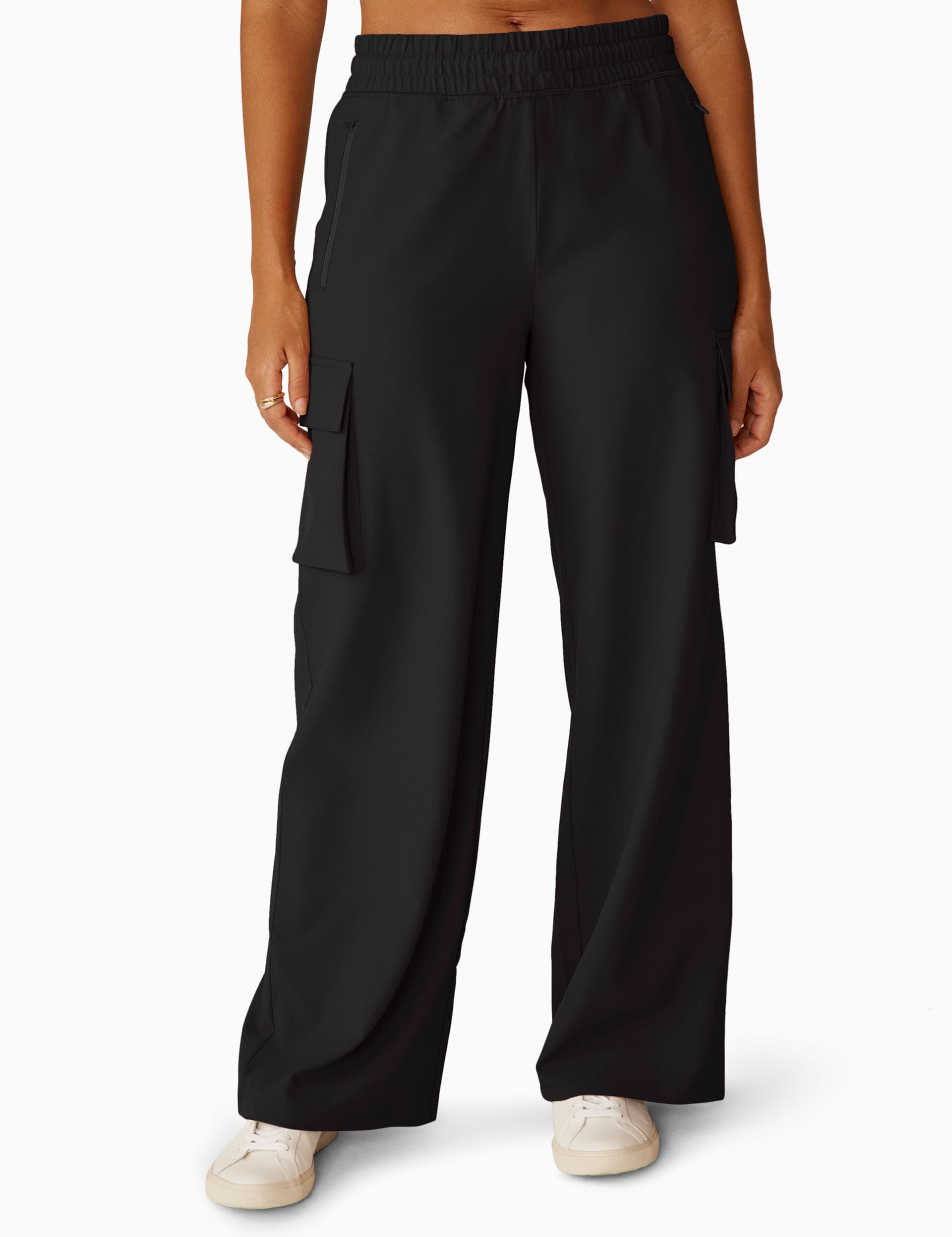 Beyond Yoga Women's City Chic Cargo Relaxed Trousers - M - Black, Black,Light Brown