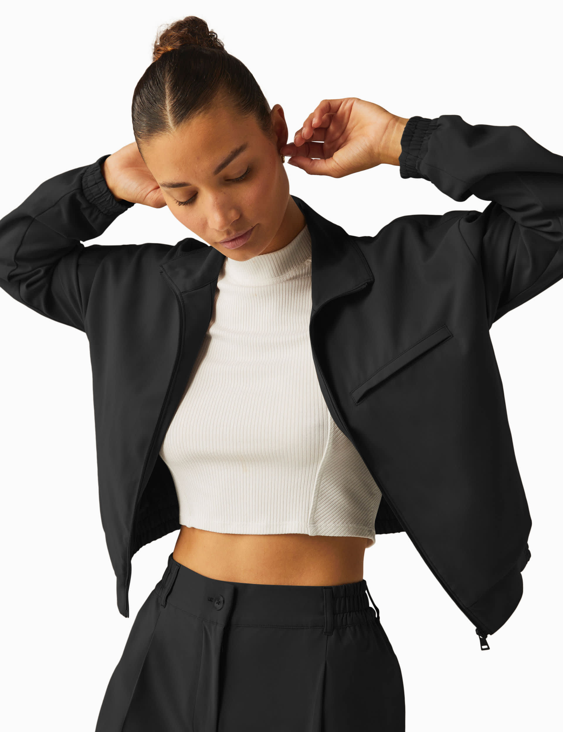 Beyond Yoga Women's Status Pocket Sleeve Cropped Jacket - M - Black, Black