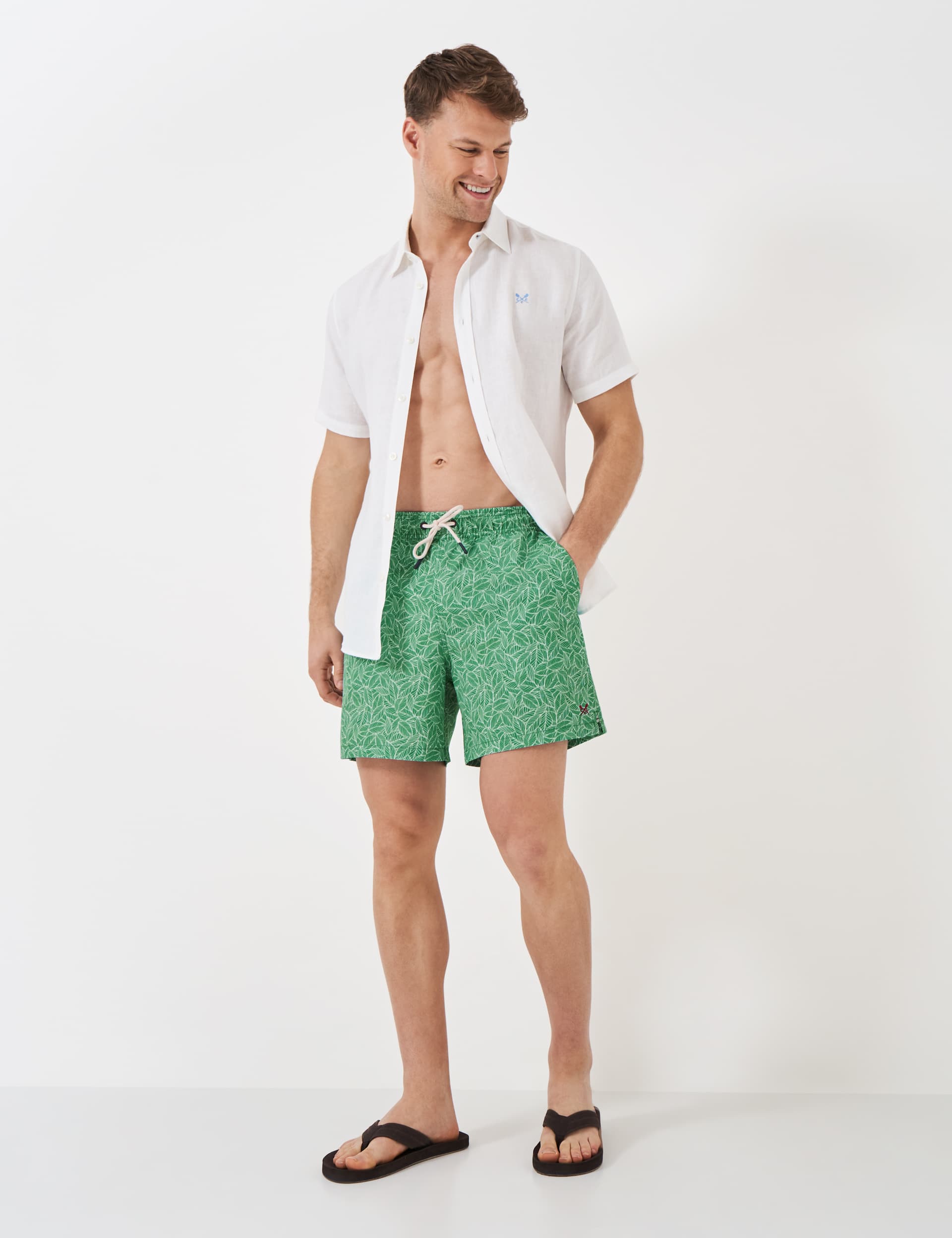 Crew Clothing Men's Pocketed Leaf Print Swim Shorts - XL - Medium Green, Medium Green