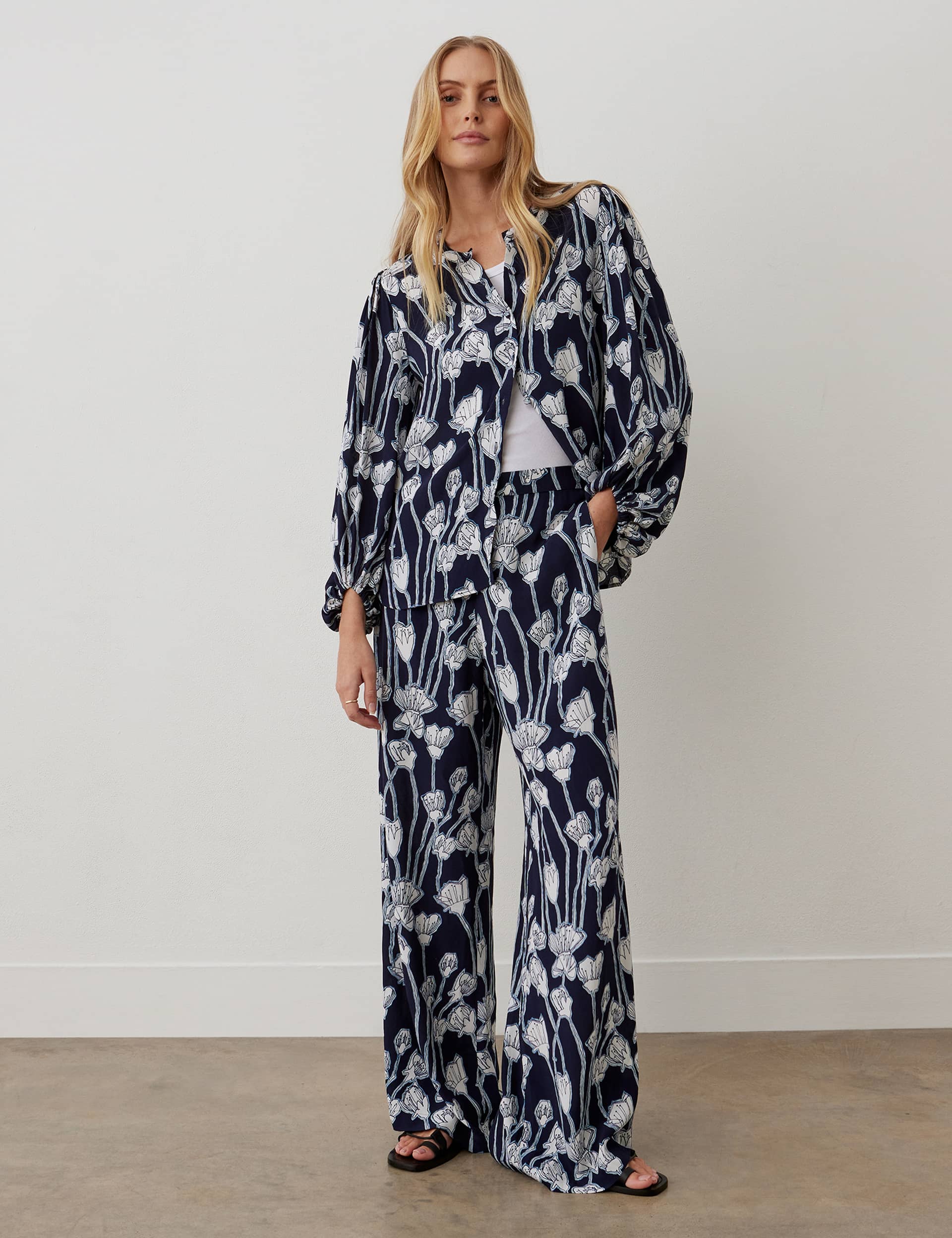 Finery London Women's Crepe Floral Print Crew Neck Blouse