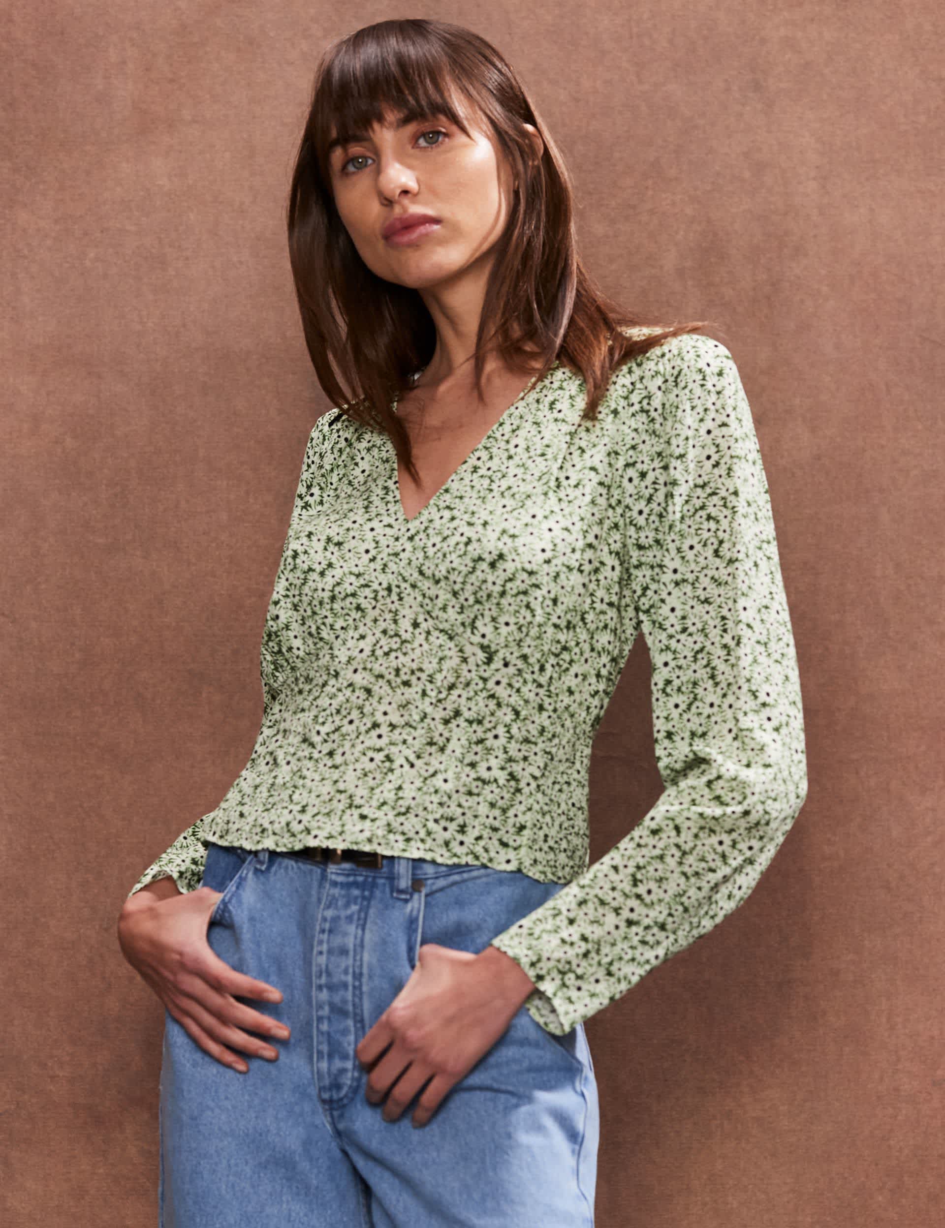 Ro&Zo Women's Ditsy Floral V-Neck Shirred Pintuck Blouse - 12REG - Green Mix, Green Mix