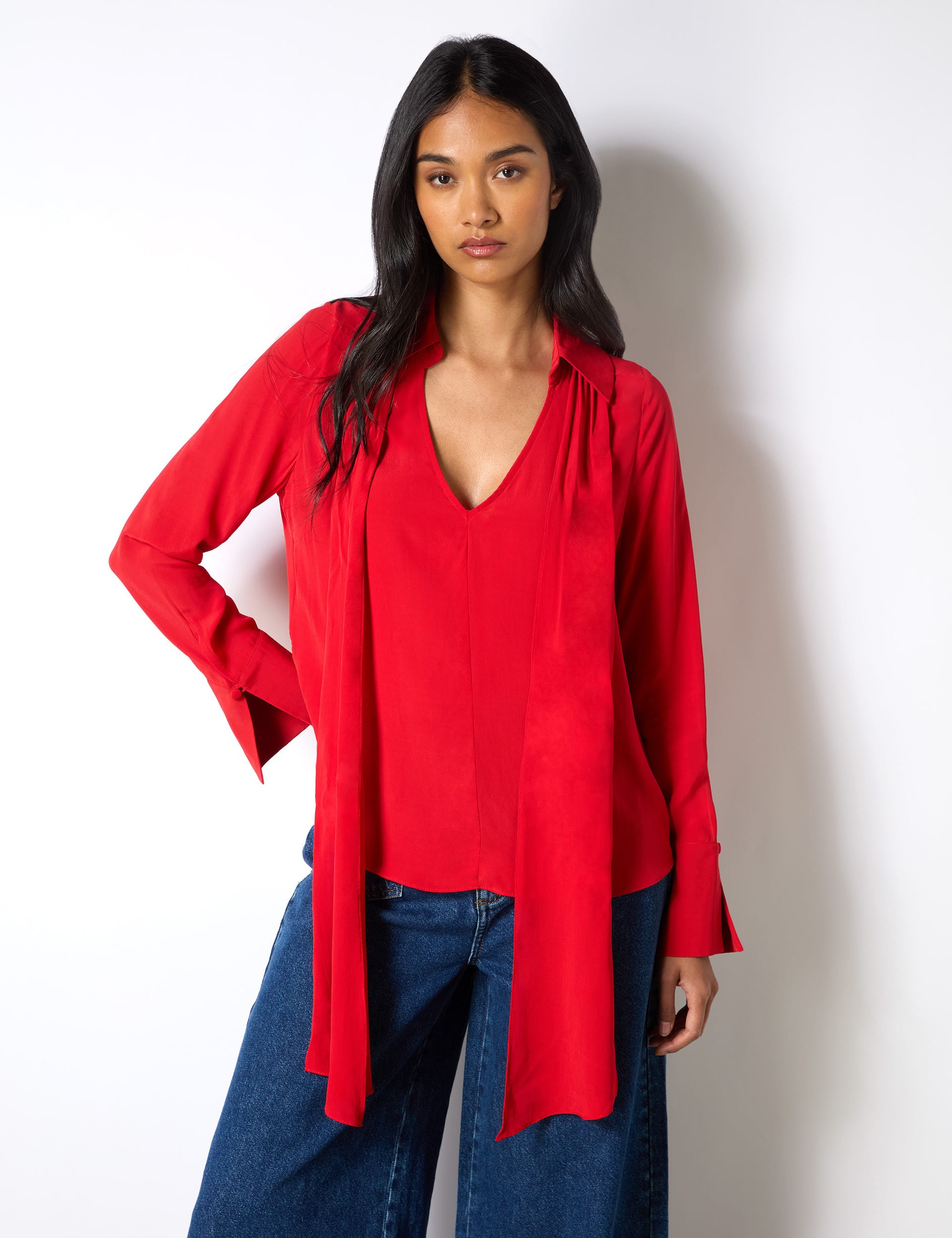 Ro&Zo Women's V-Neck Tie Neck Relaxed Top - 12REG - Red, Black,Red