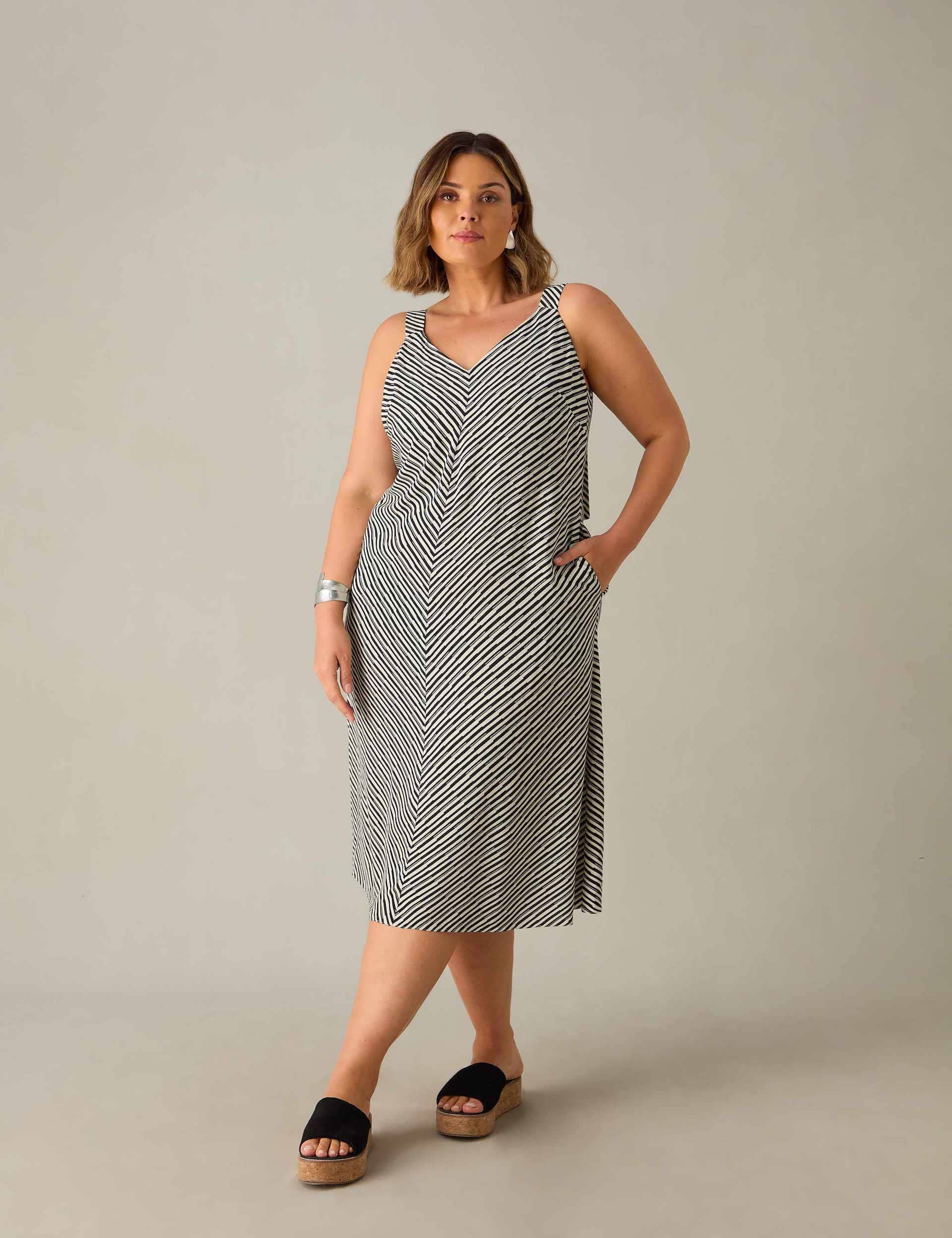 Live Unlimited London Women's Striped V-Neck Midi Shift Dress