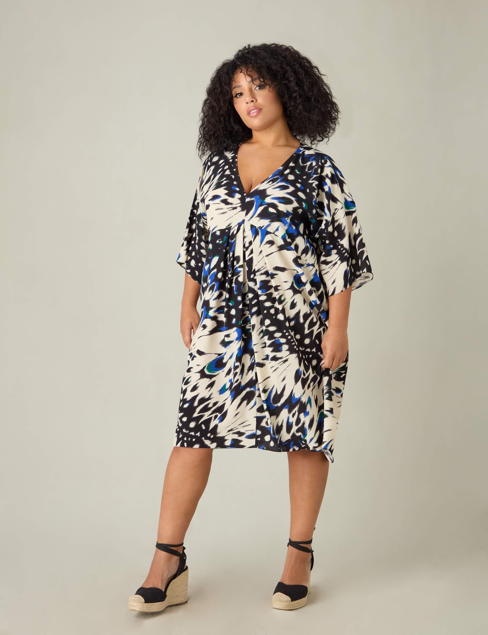 Live Unlimited London Women's Butterfly Print V-Neck Relaxed Dress - 16 - Blue Mix, Blue Mix