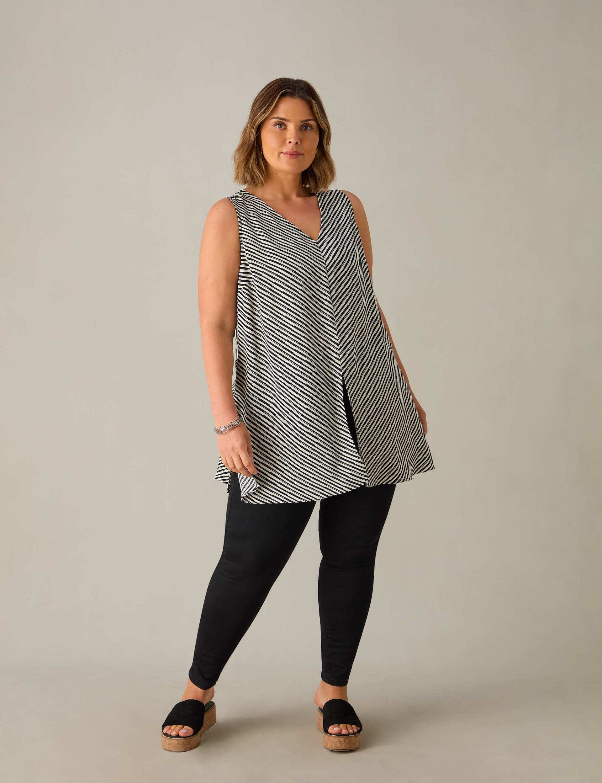 Live Unlimited London Women's Chevron V-Neck Split Front Relaxed Tunic
