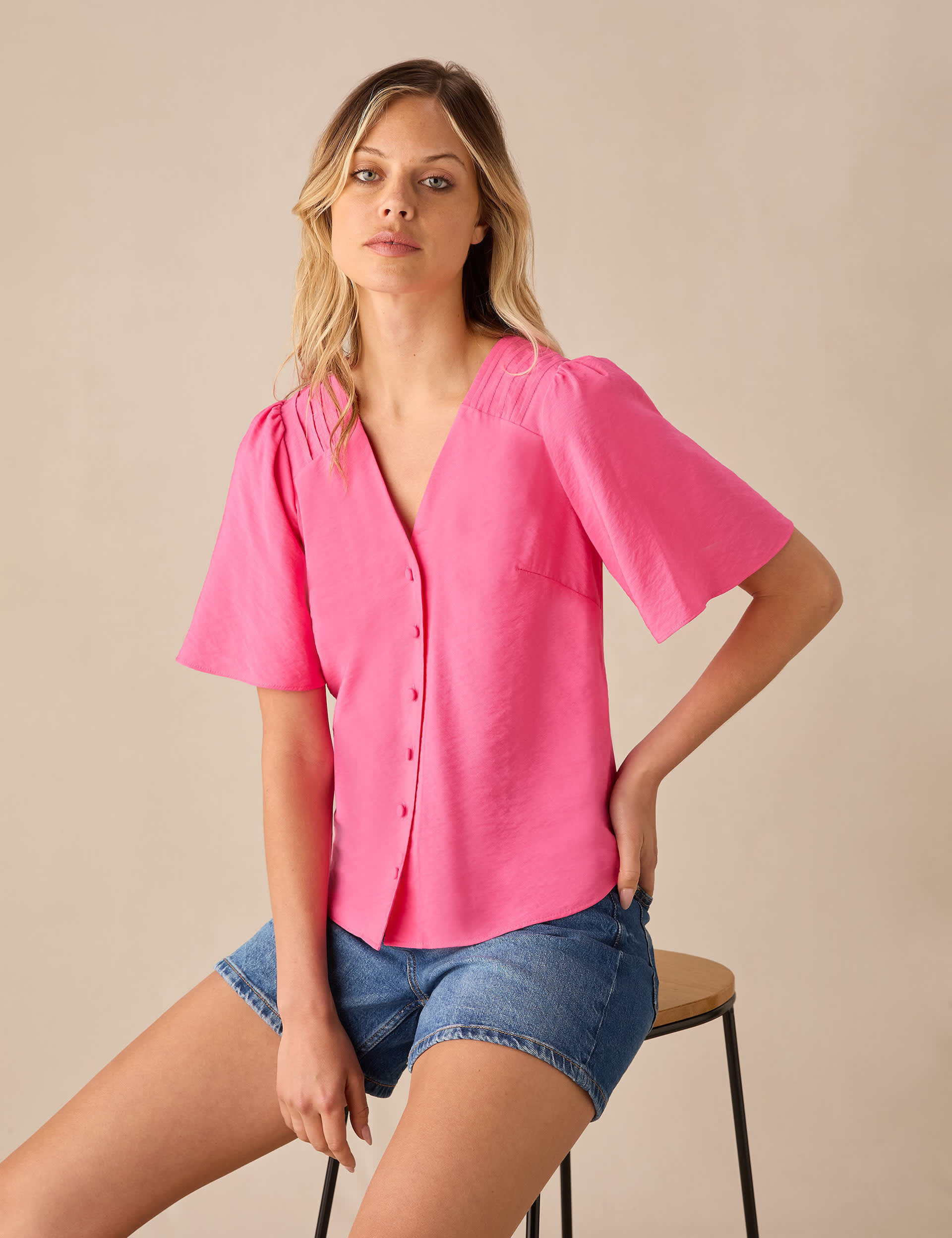 Ro&Zo Women's V-Neck Button Through Angel Sleeve Top