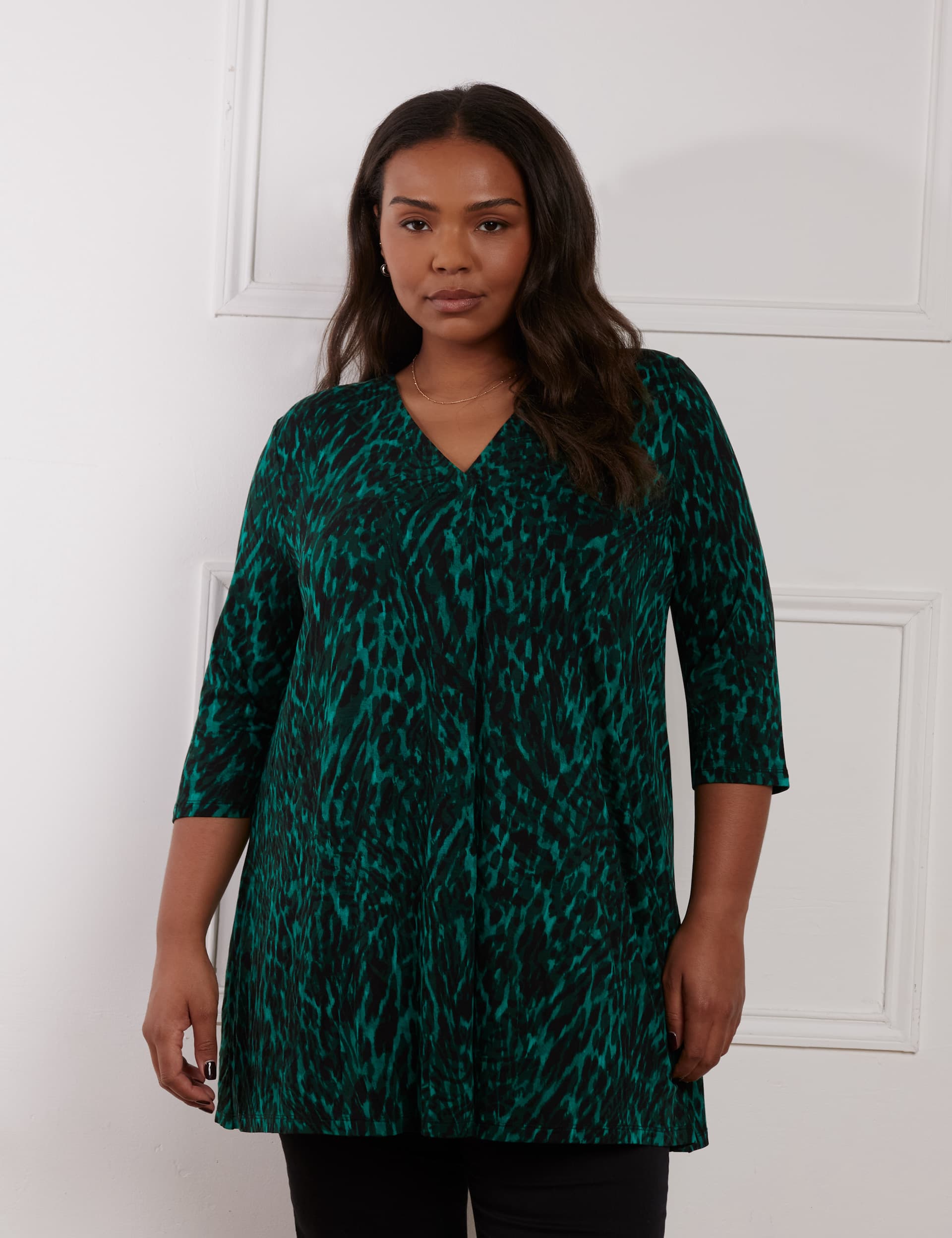 Live Unlimited London Women's Jersey Animal Print V-Neck Tunic - 18REG - Green Mix, Green Mix