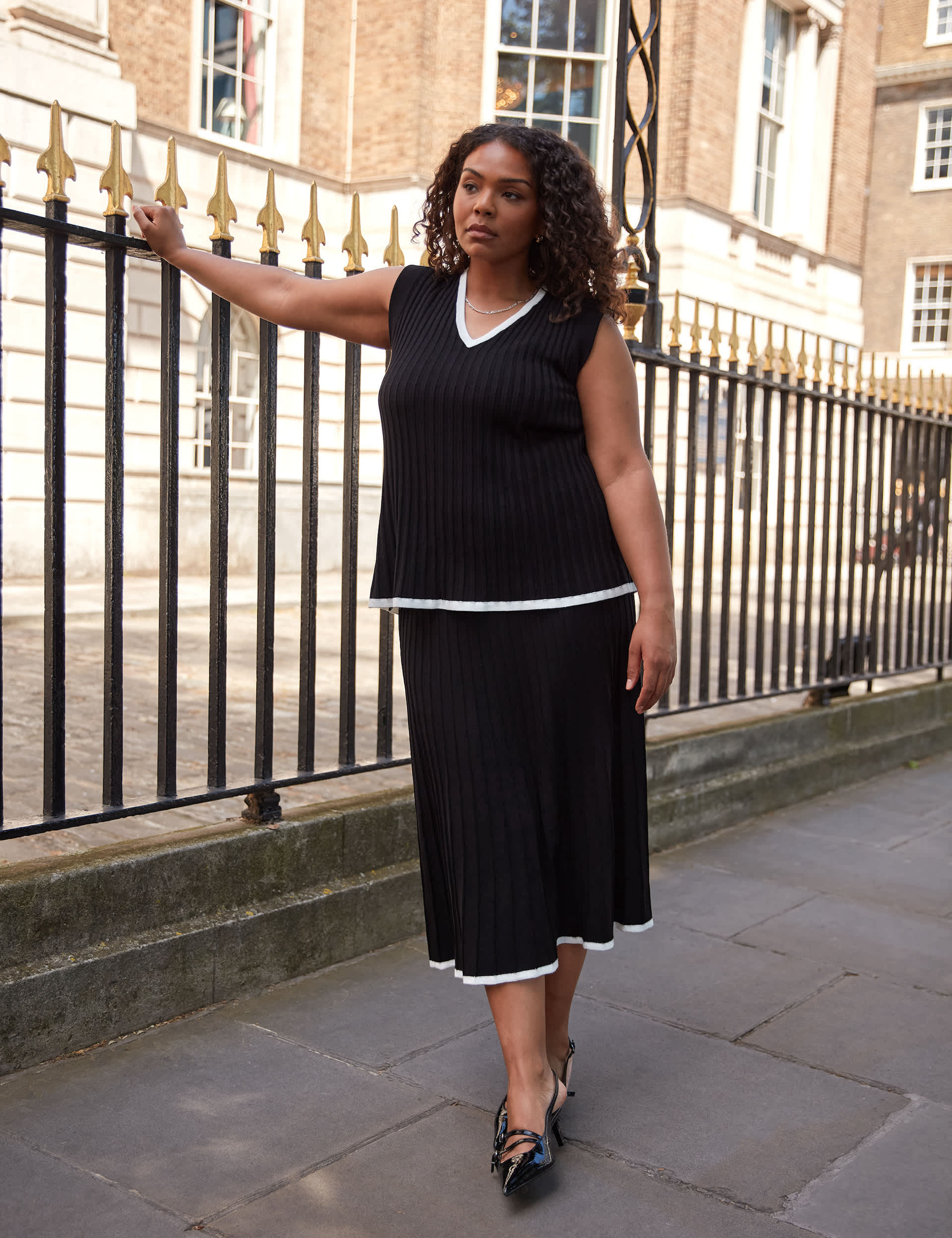 Live Unlimited London Women's Knitted Contrast Tipping Pleated Skirt