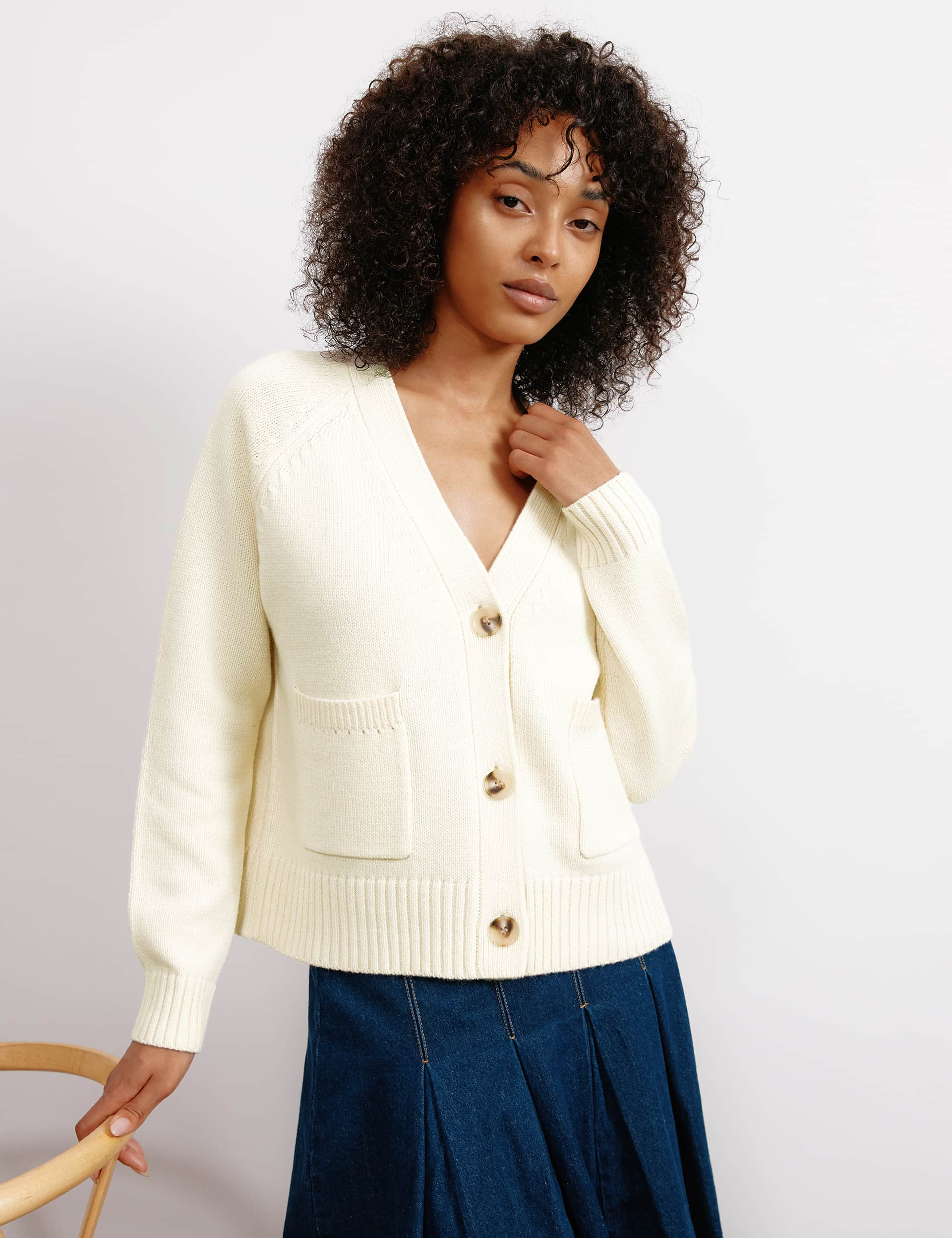 Albaray Women's V-Neck Relaxed Cardigan with Wool - 14 - Cream, Cream,Black