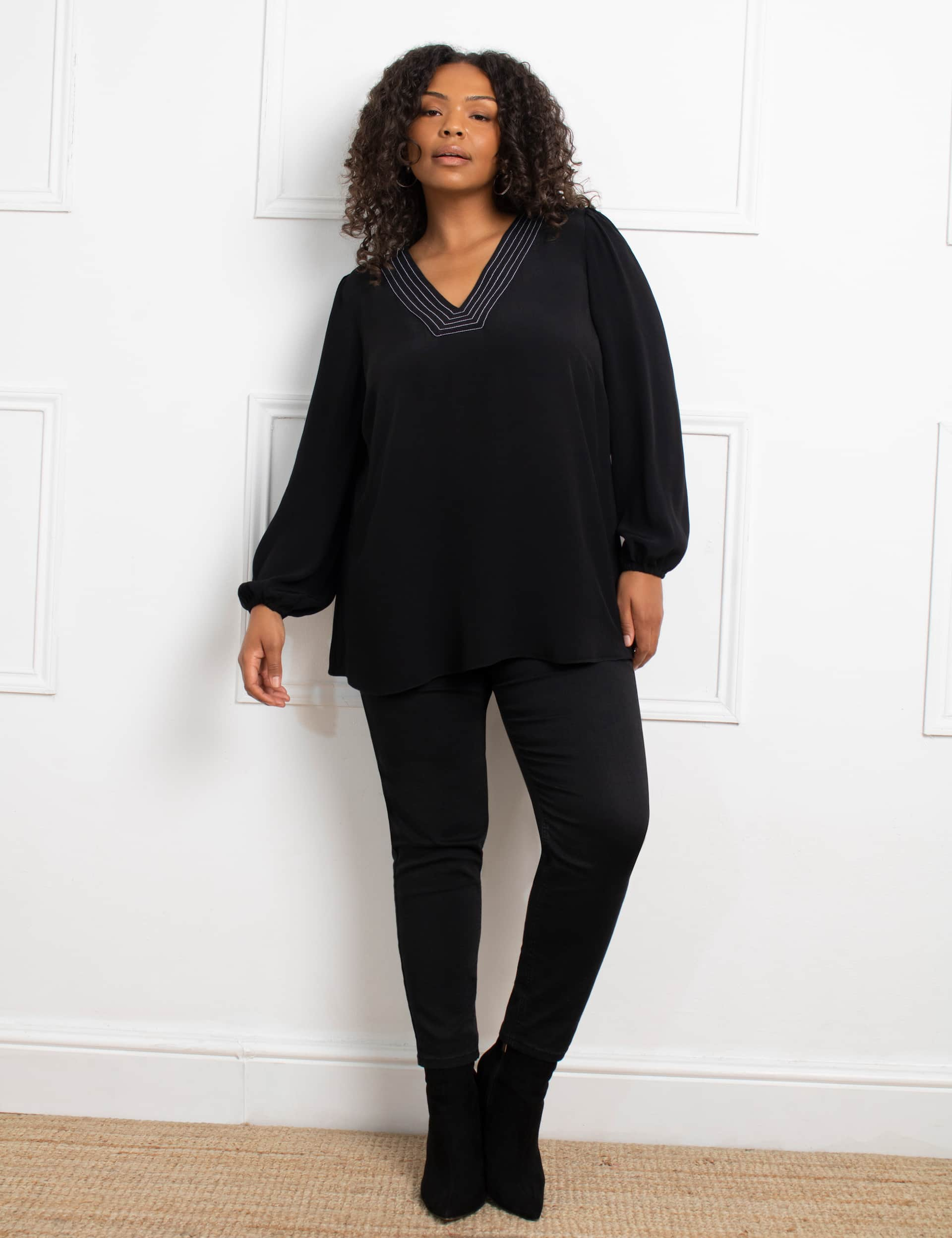 Live Unlimited London Women's V-Neck Stitch Detail Blouse - 22 - Black, Black