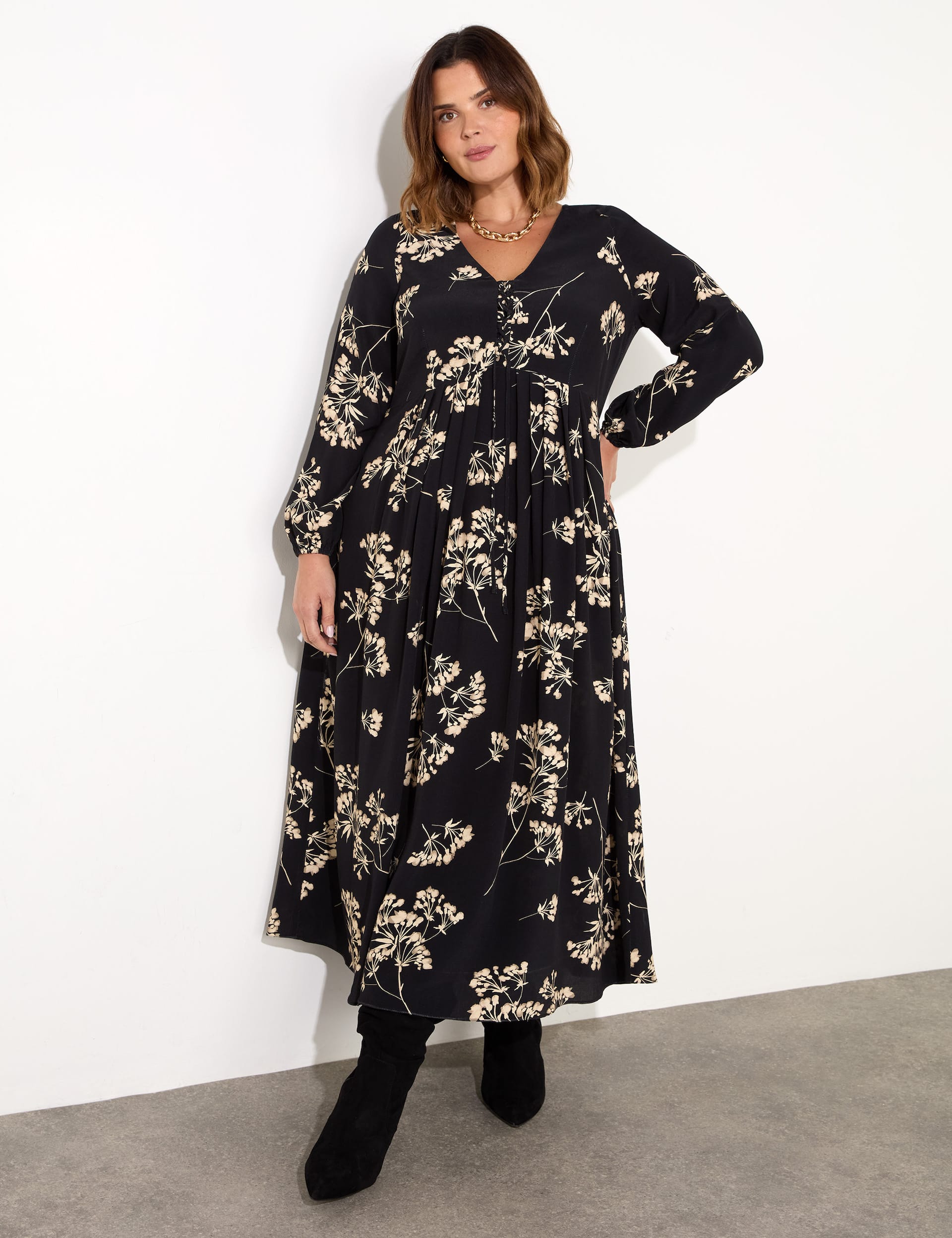 Live Unlimited London Women's Floral V-Neck Midaxi Swing Dress - 16REG - Black Mix, Black Mix