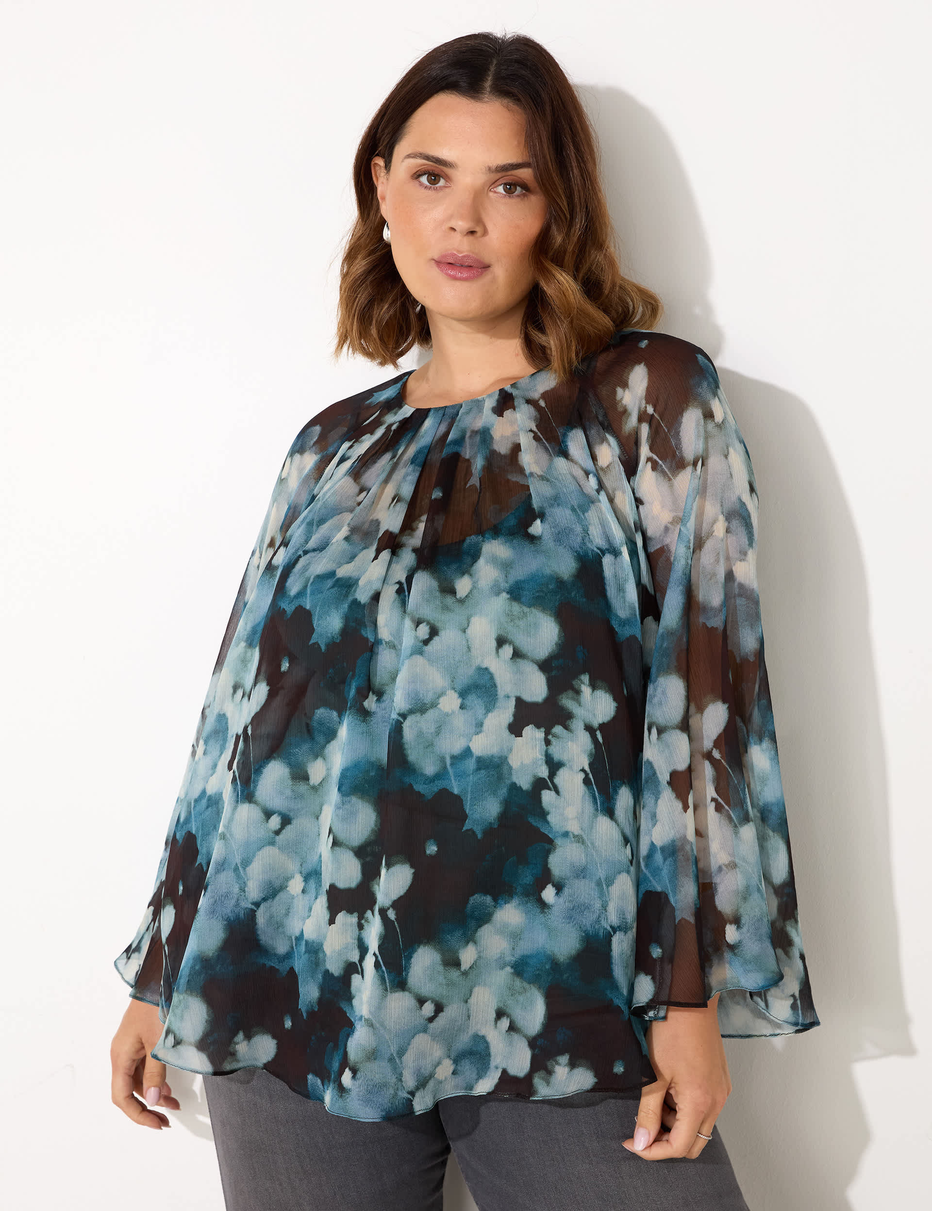 Live Unlimited London Women's Floral Pleated Top - 22 - Blue Mix, Blue Mix