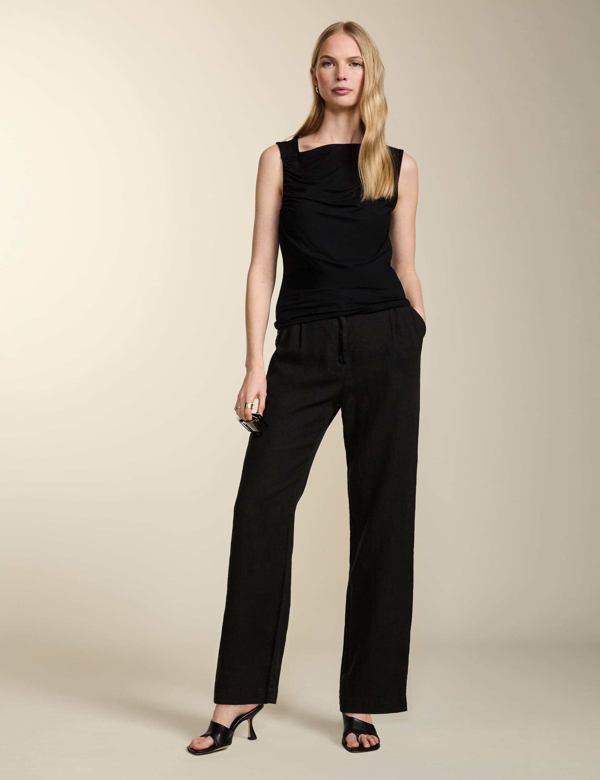 Baukjen Women's Square Neck Vest