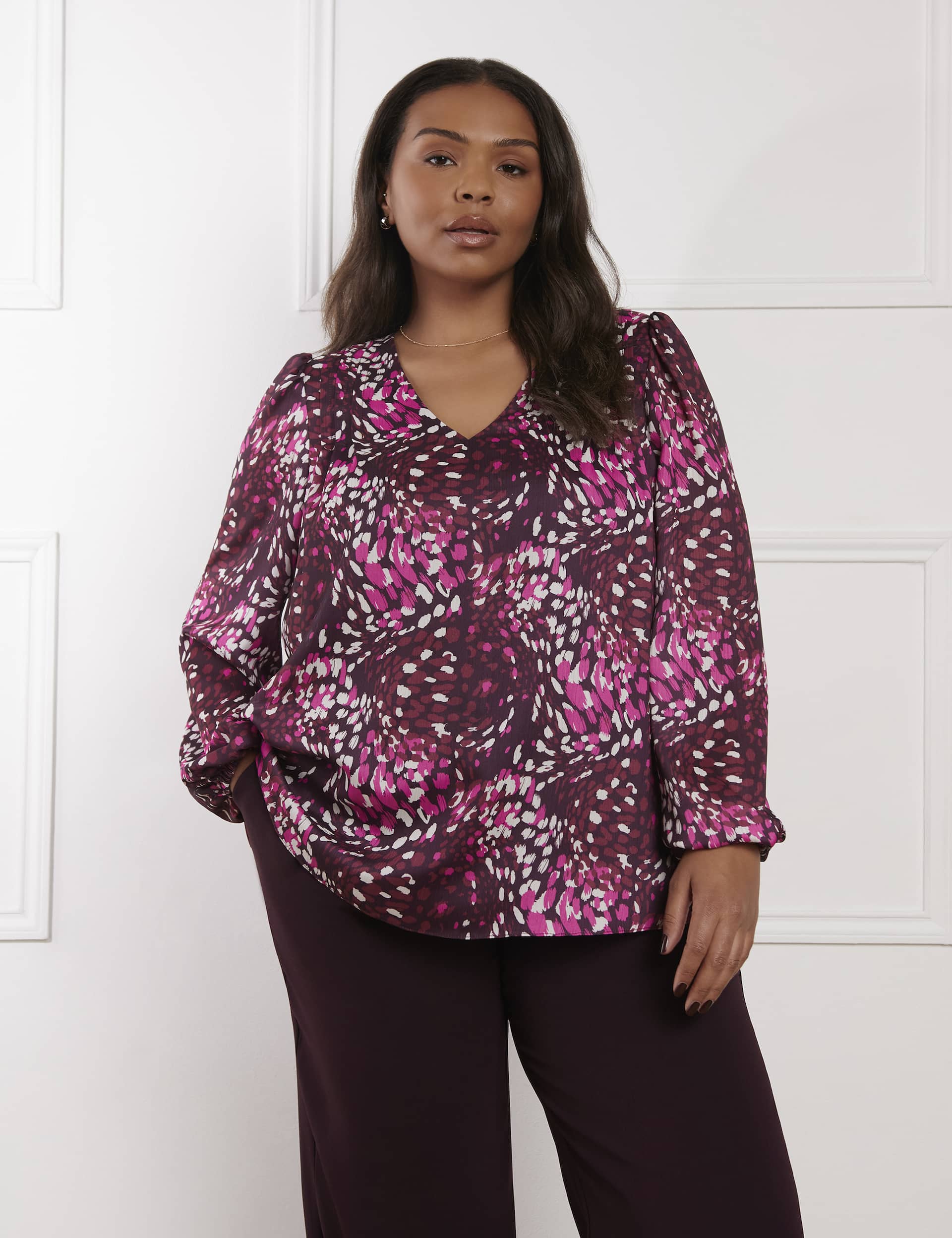 Live Unlimited London Women's Printed V-Neck Pleat Detail Blouse