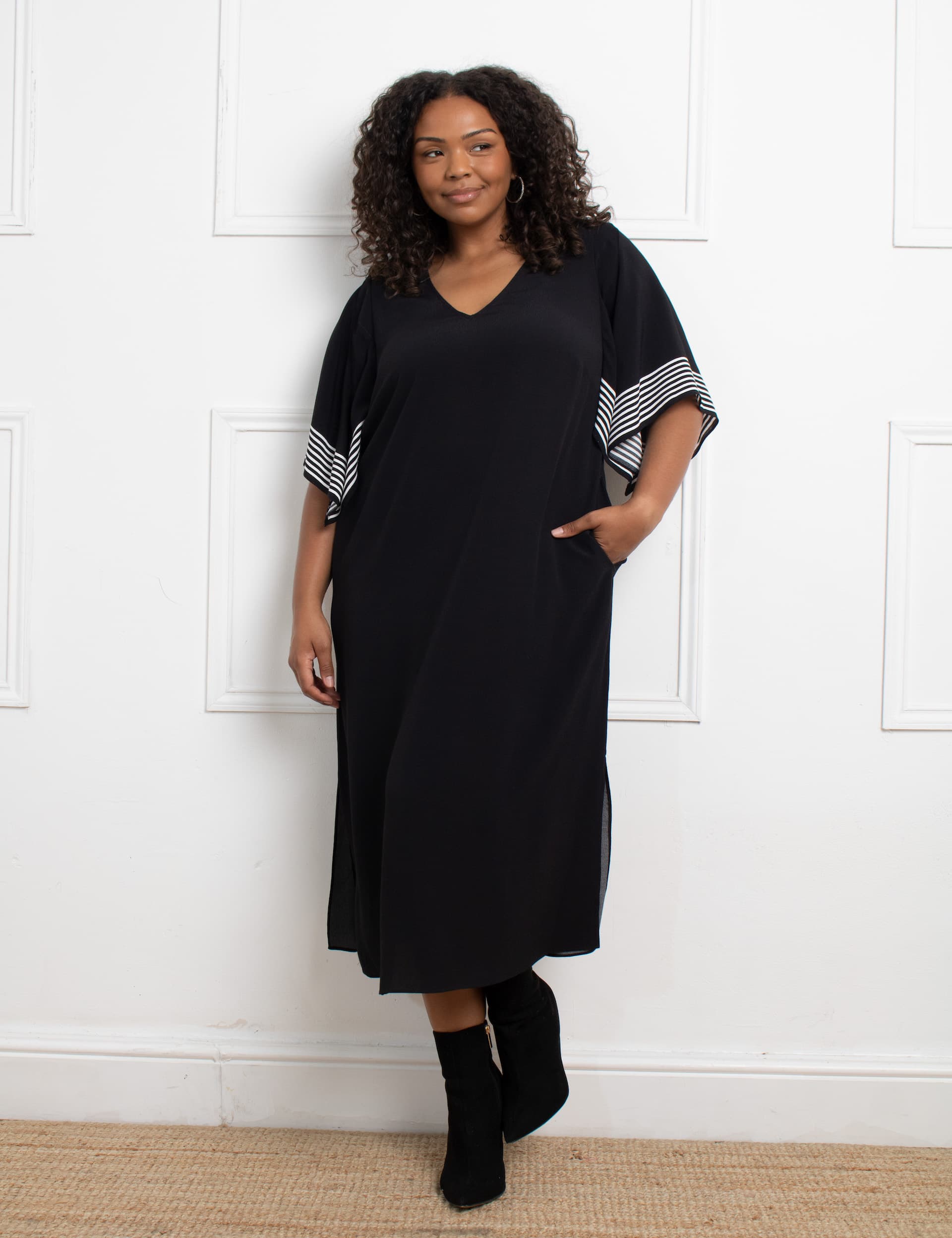 Live Unlimited London Women's Jersey Printed V-Neck Midi Swing Dress