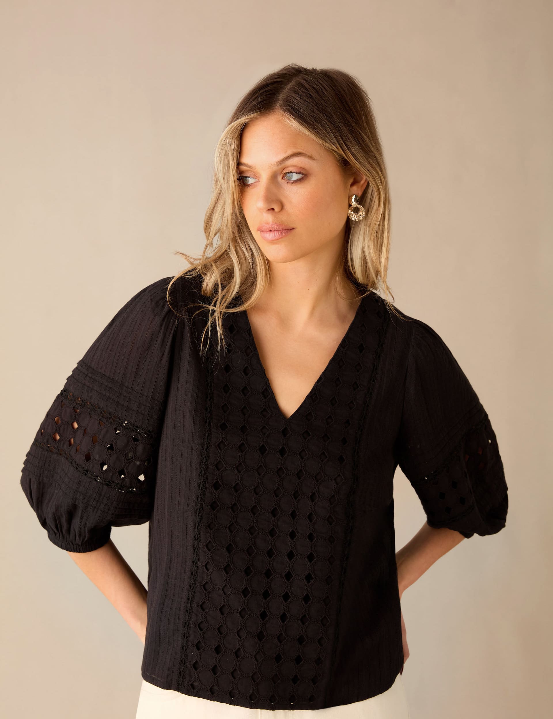 Ro&Zo Women's Pure Cotton Broderie V-Neck Popover Blouse