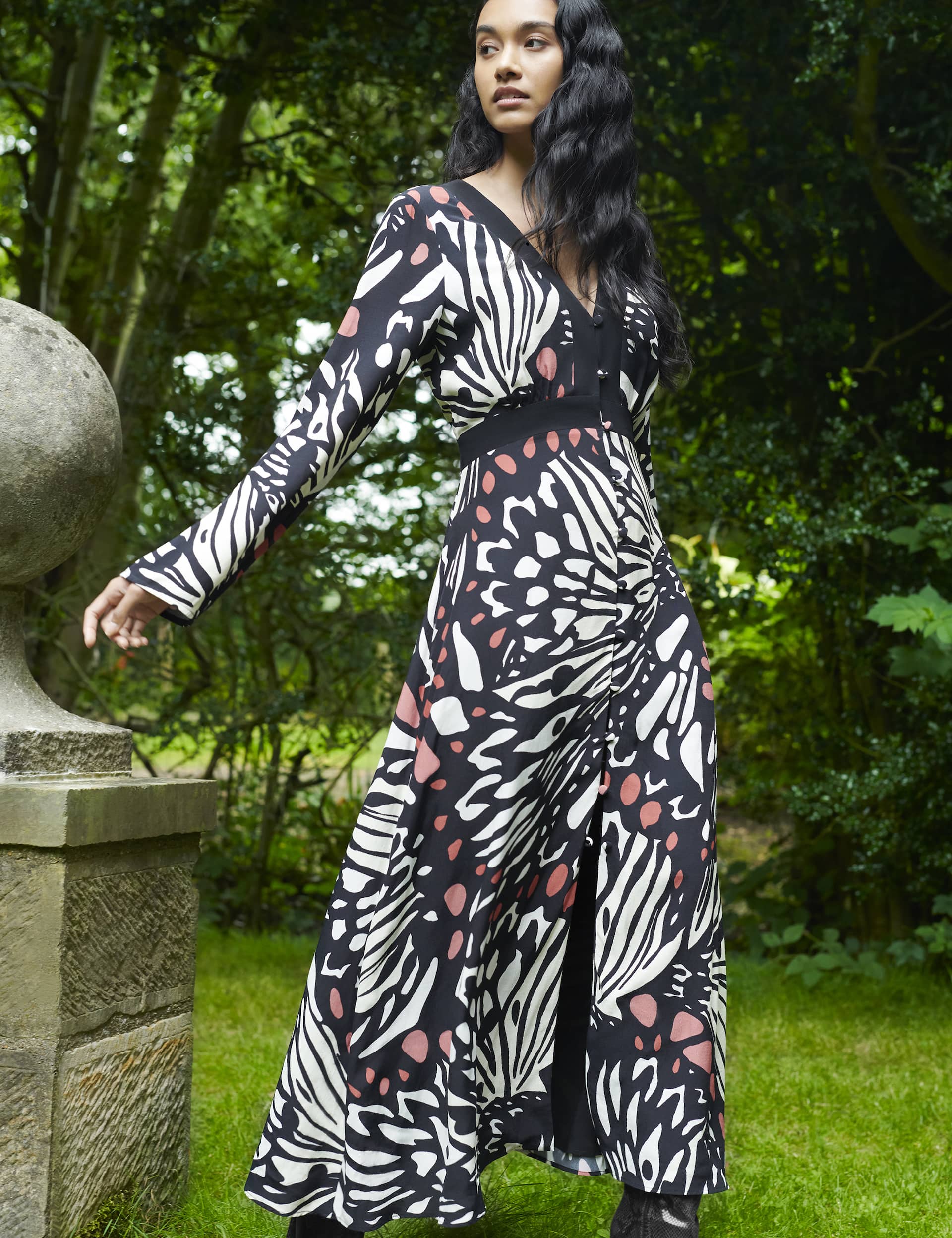 Ro&Zo Women's V-Neck Button Front Midi Tea Dress