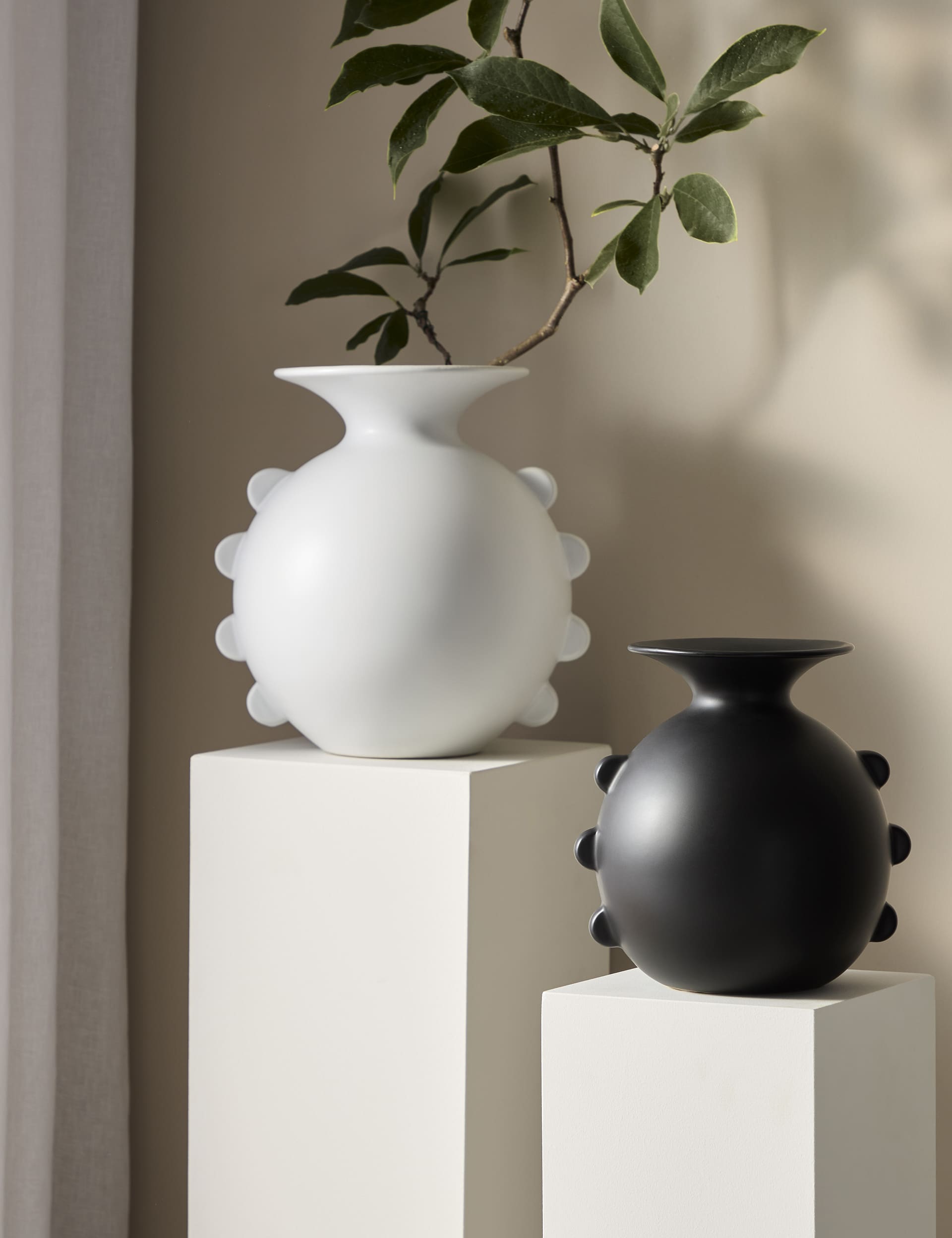 M&S X Kelly Hoppen Scallop Edge Ceramic Bouquet Vase - Black, Black