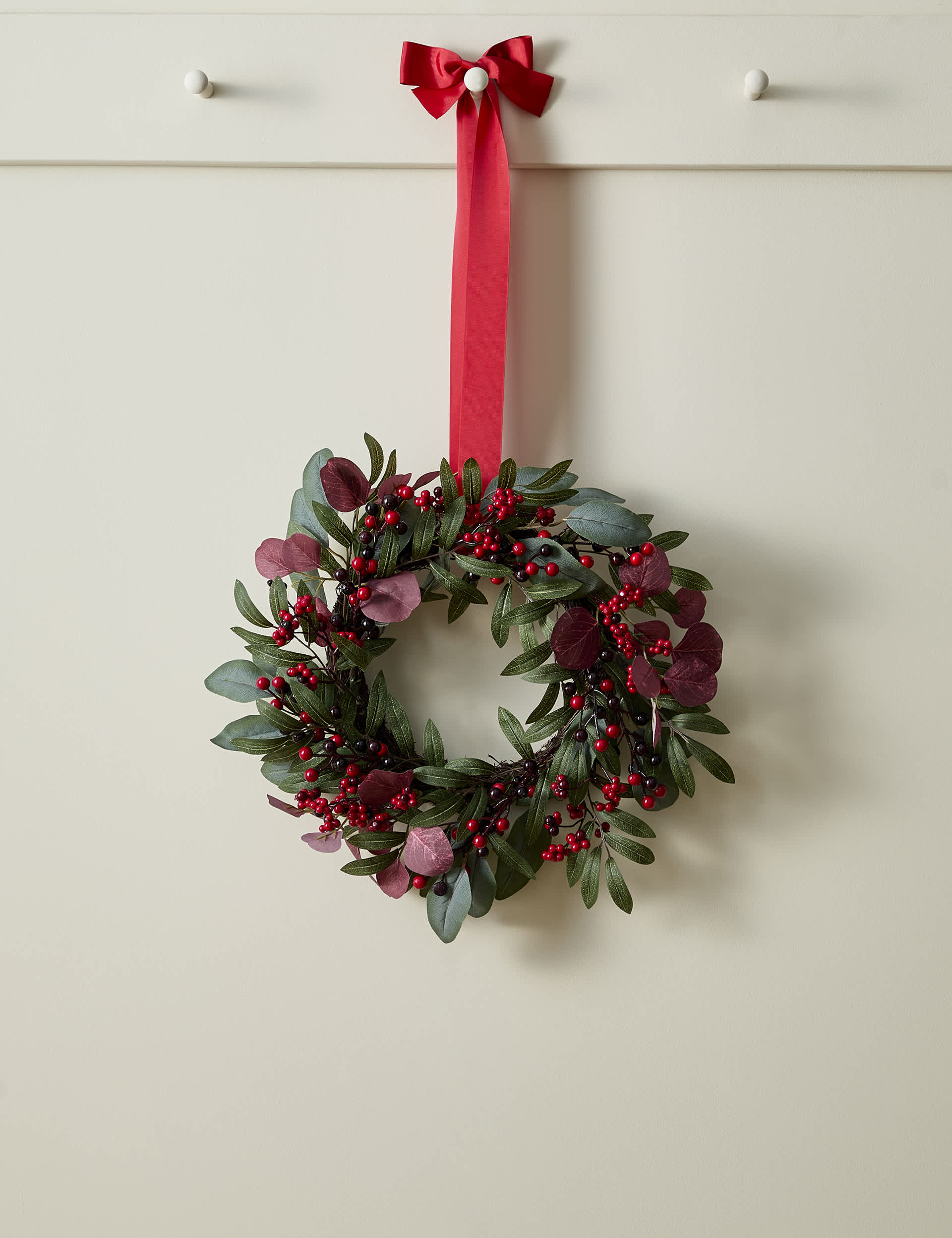 M&S Red Berry Wreath - Green Mix, Green Mix