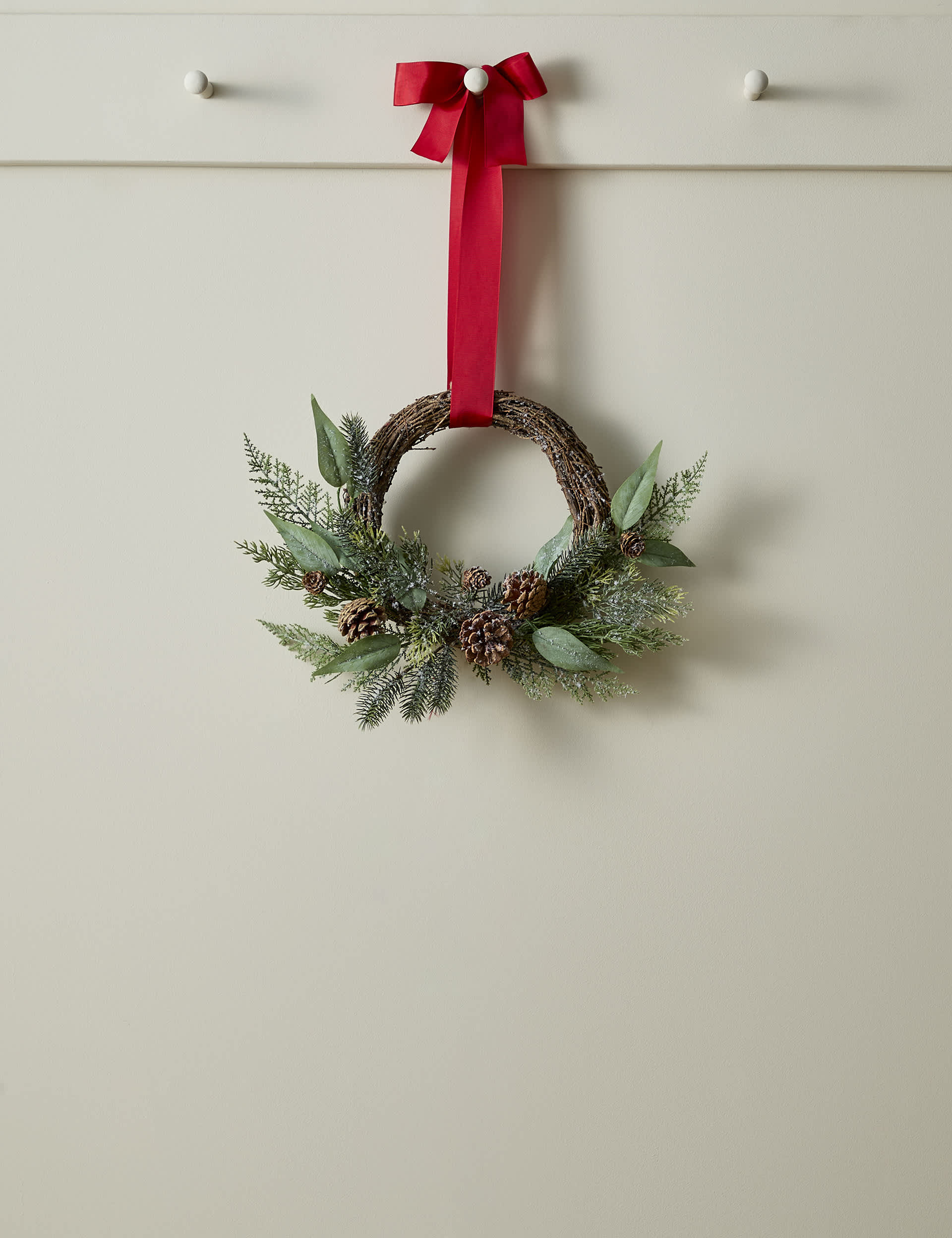 M&S Pine Cone Half Wreath - Green Mix, Green Mix