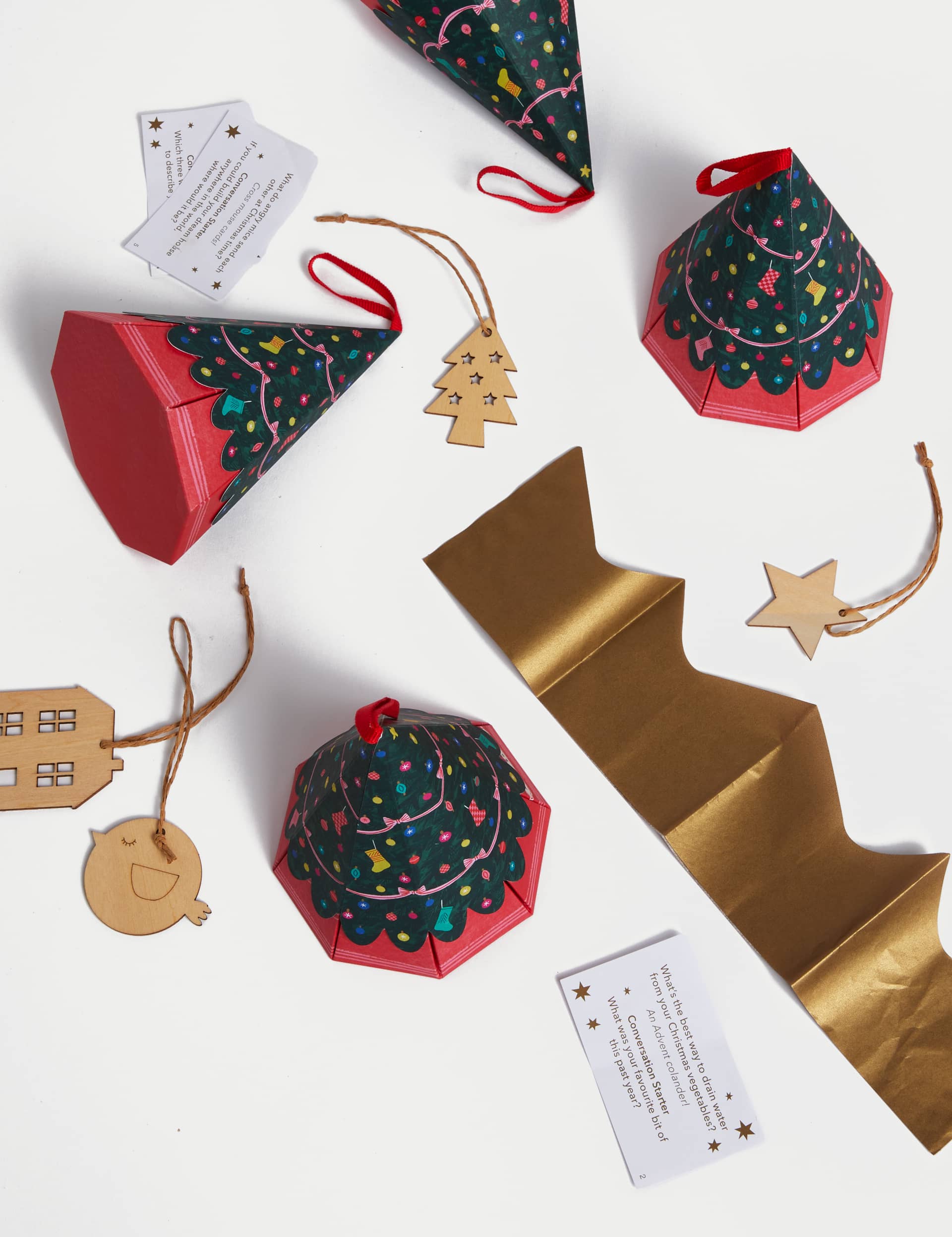 M&S 6 Festive Tree-Shaped Christmas Crackers