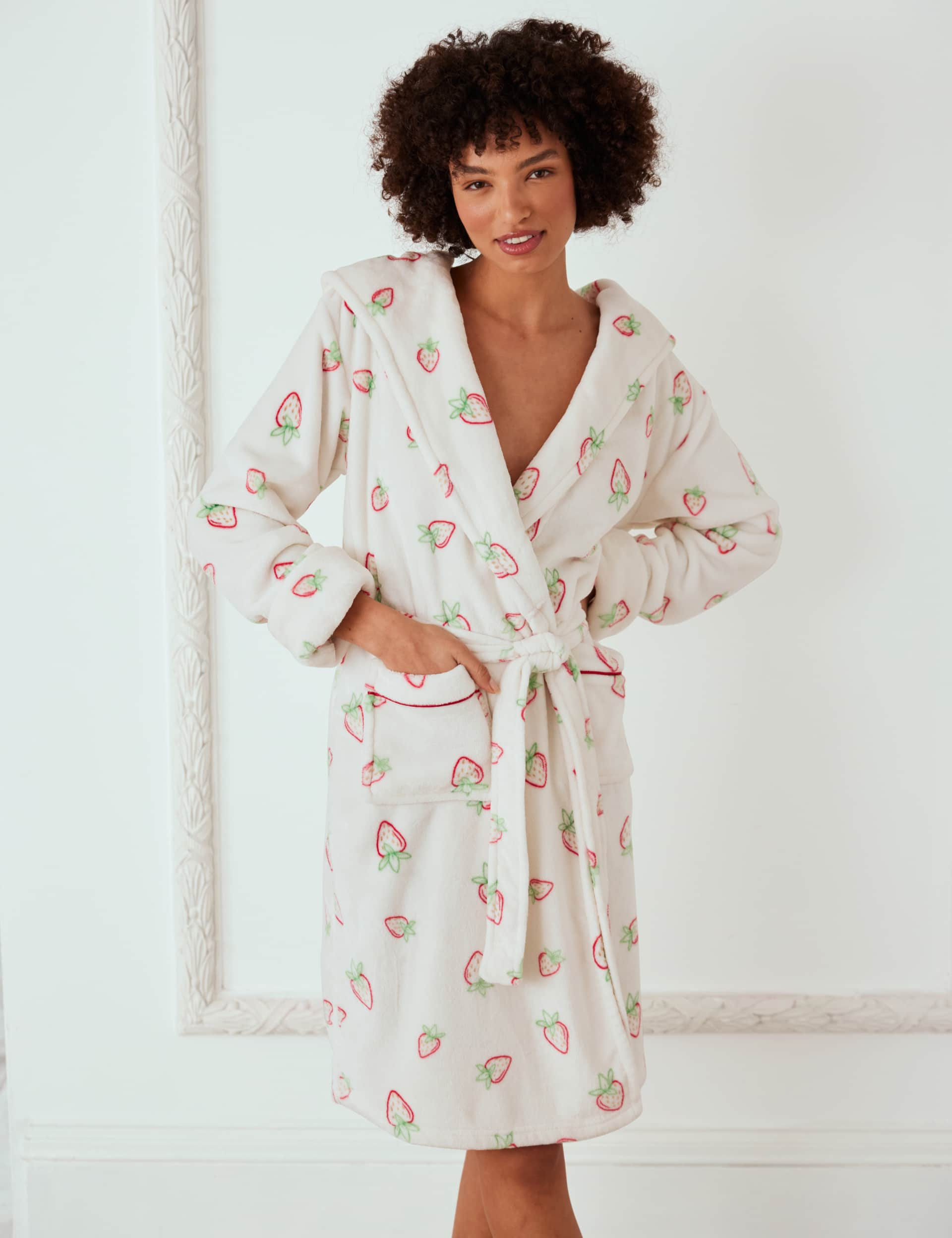 Chelsea Peers Women's Fleece Strawberry Print Dressing Gown - 14 - Cream Mix, Cream Mix